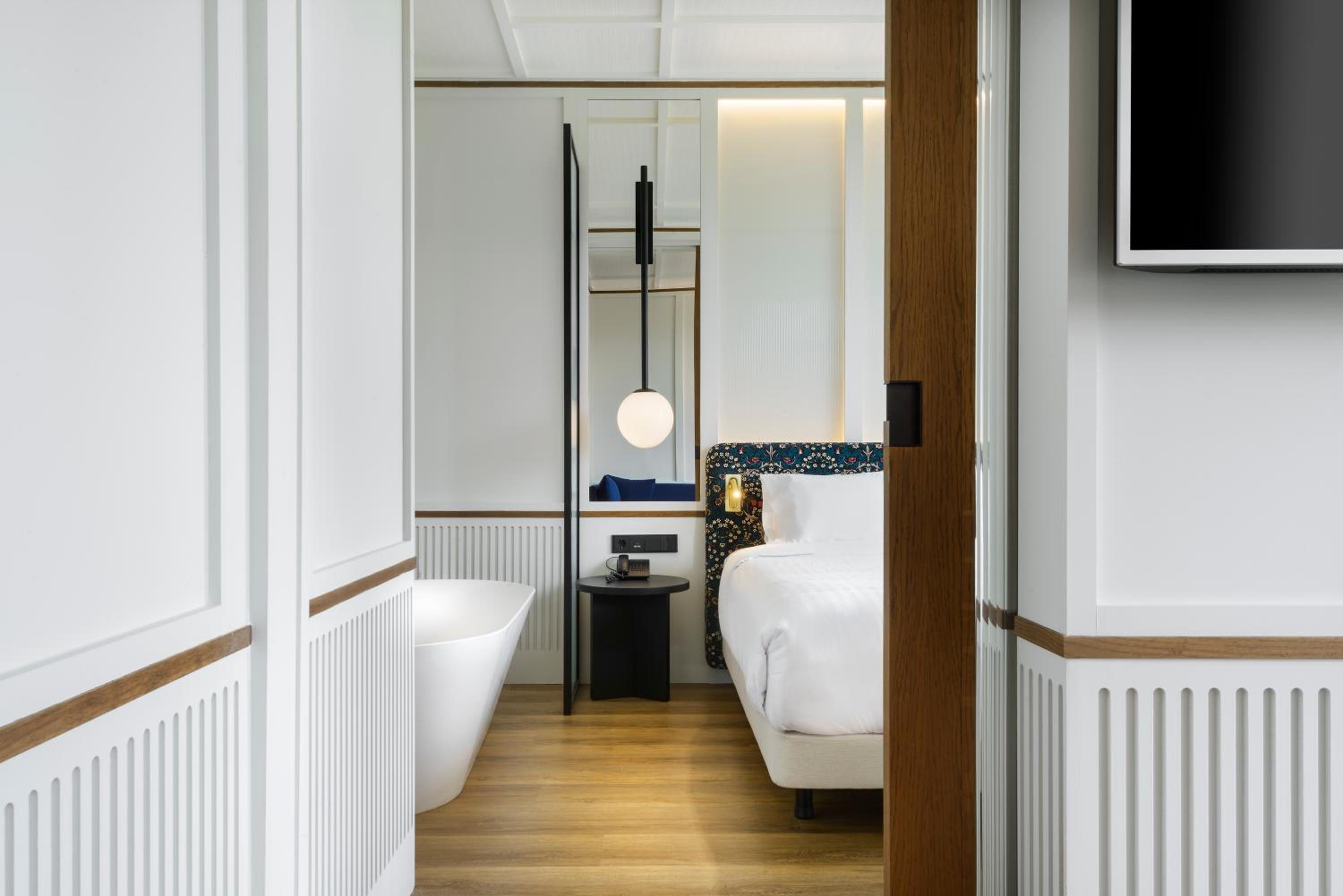 Suite - Photo 3
