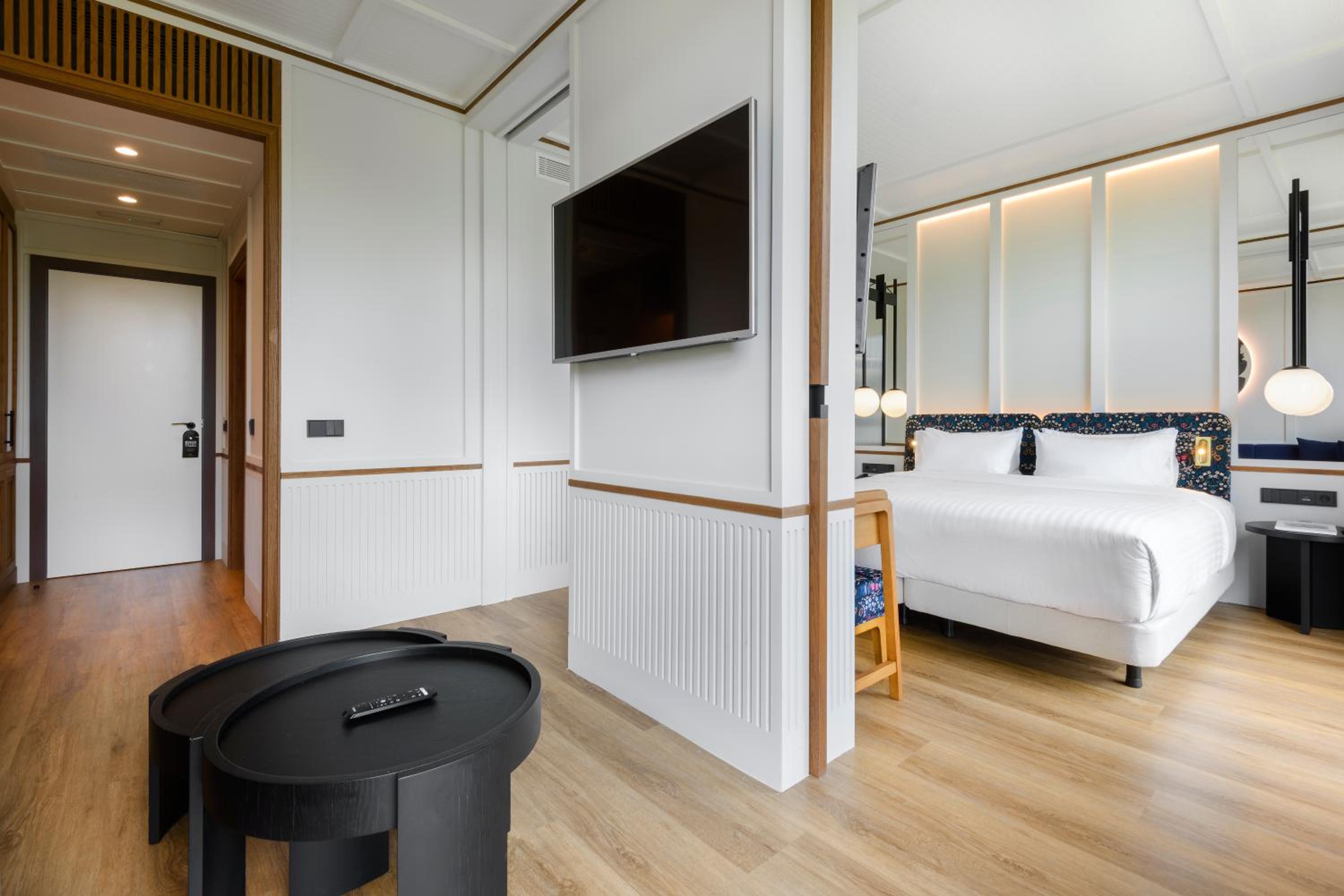 Suite - Photo 2