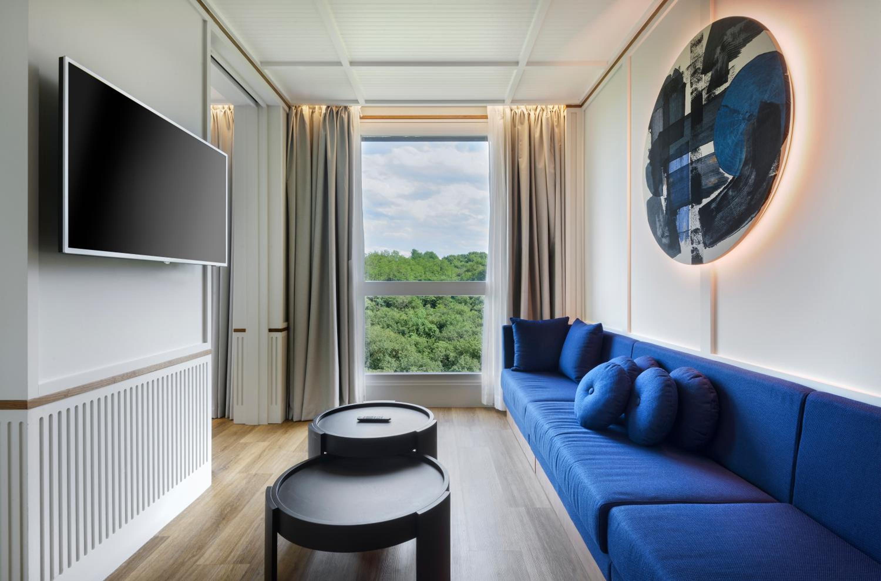 Suite - Photo 6