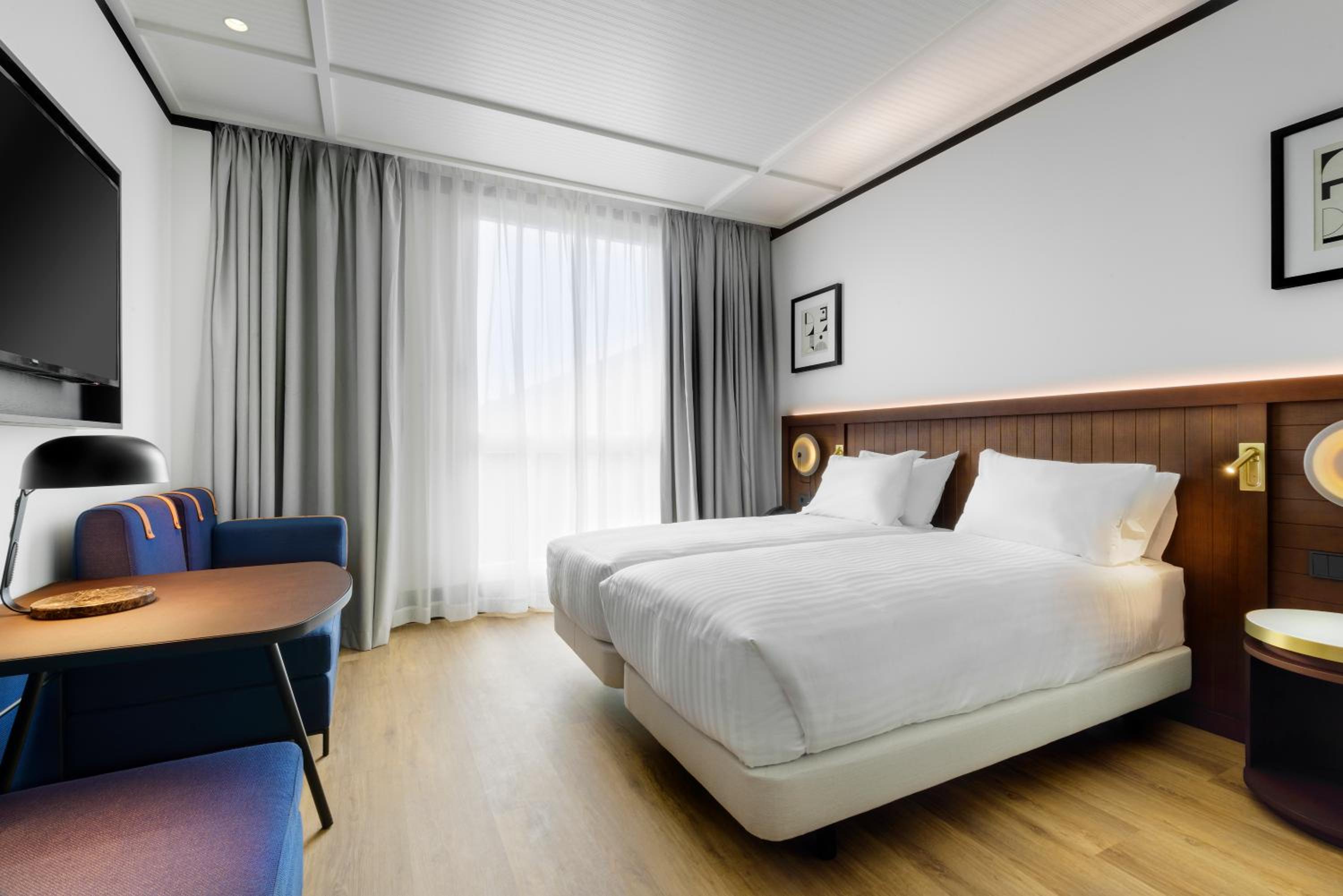 Premium Double or Twin Room - Photo 4