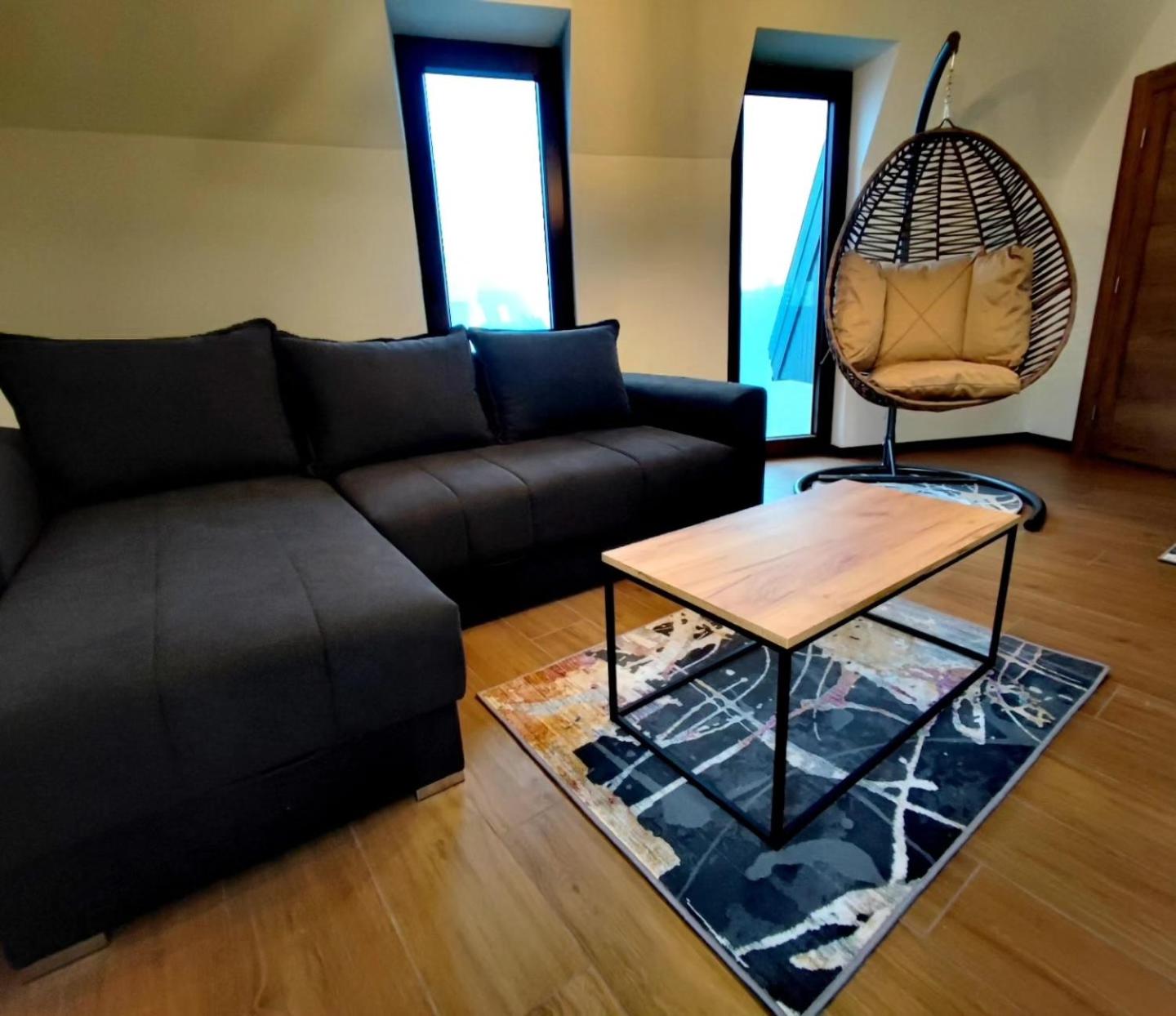 One-Bedroom Apartment photo 2