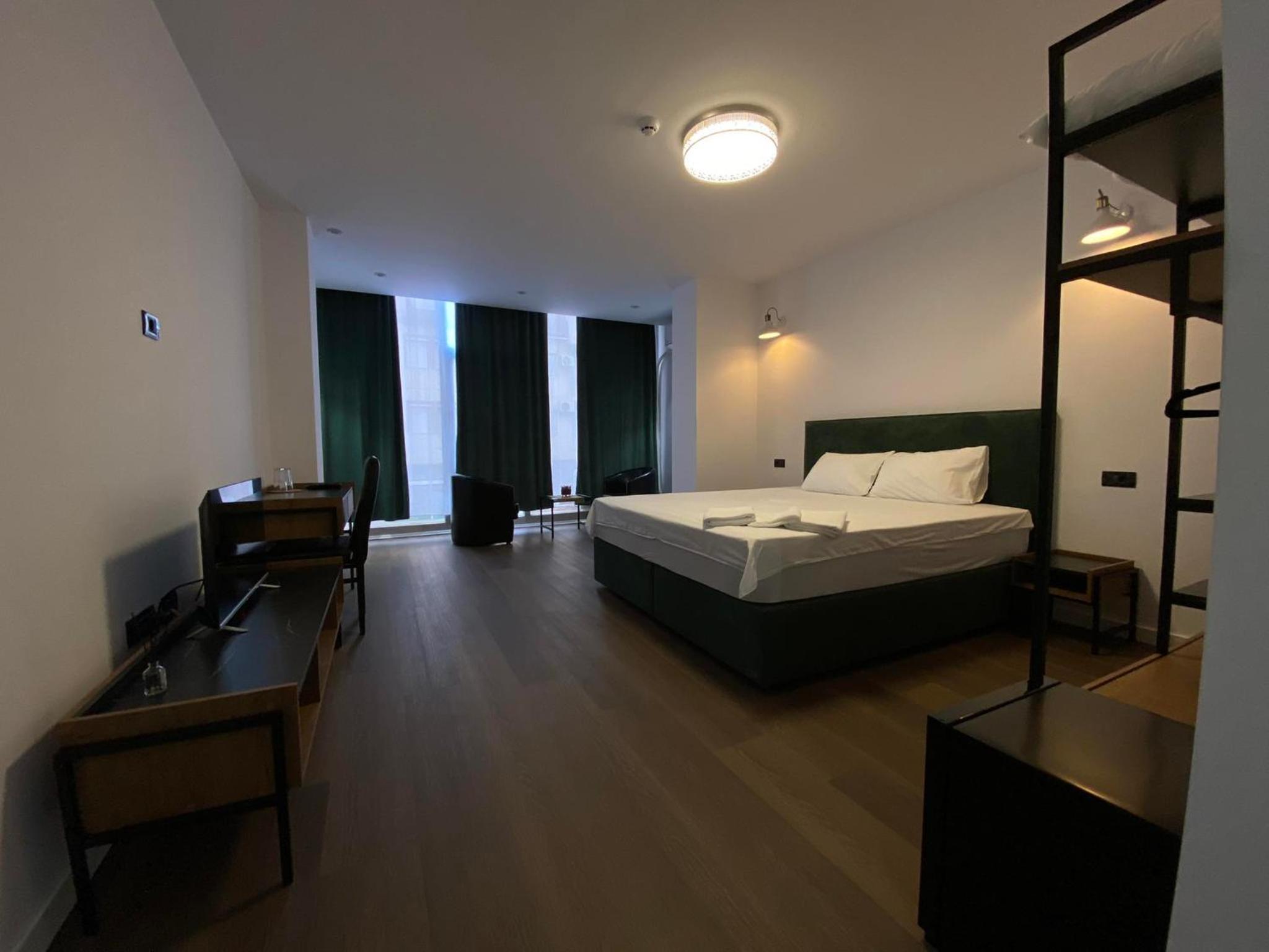 Deluxe Double Room (2 Adults + 1 Child) photo 3