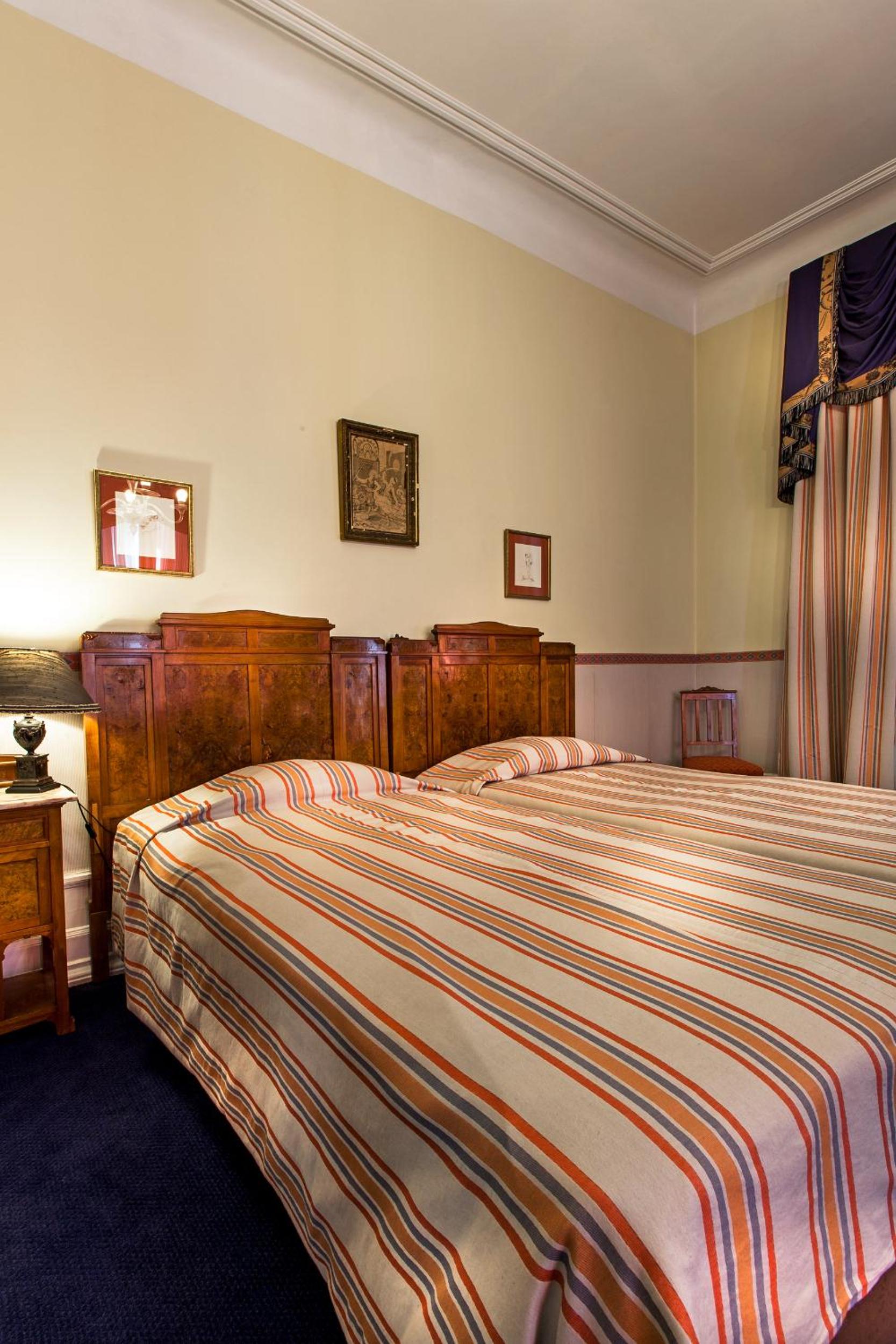 Classic Double or Twin Room - Photo 6