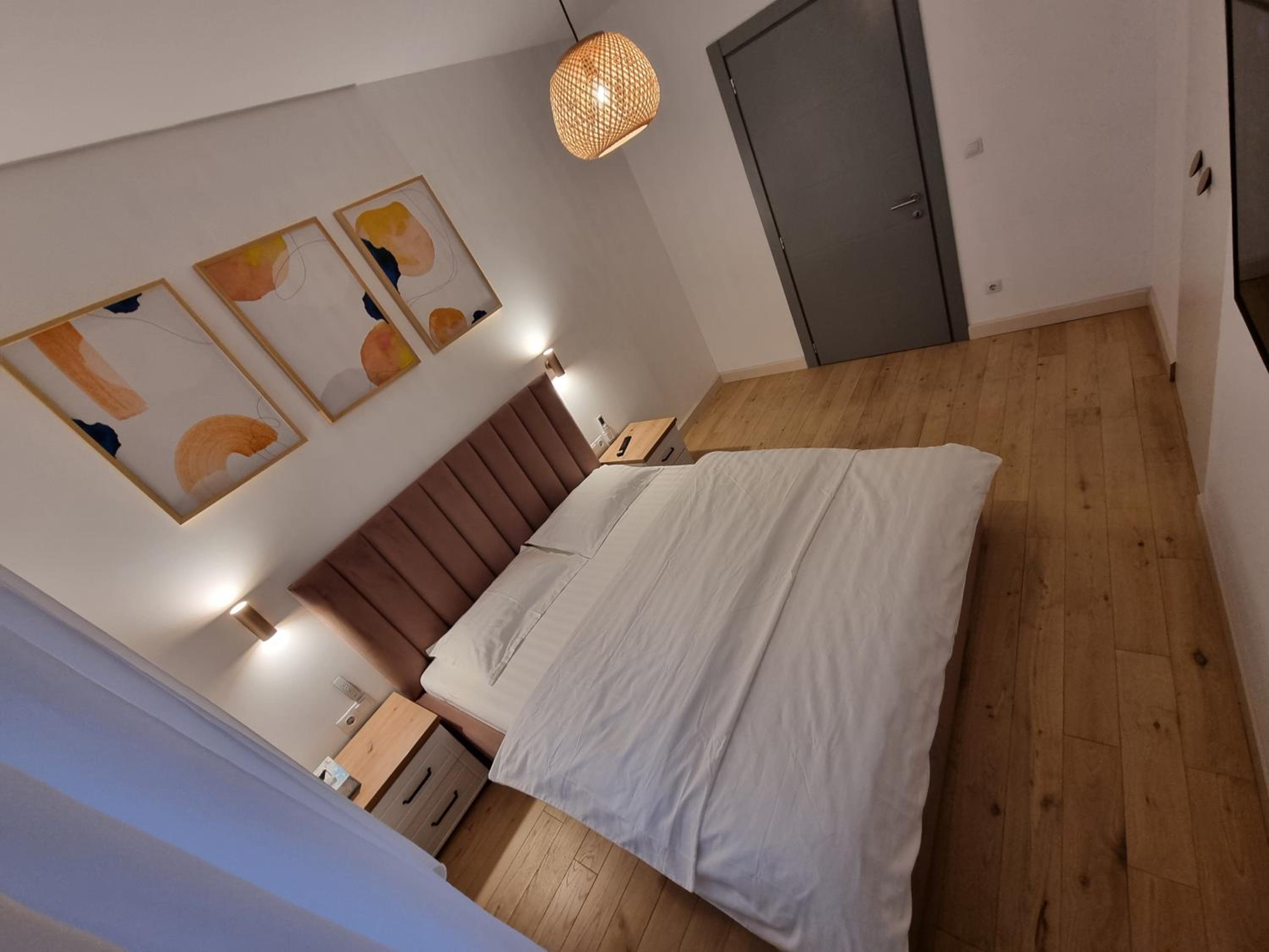 One-Bedroom Apartment photo 1