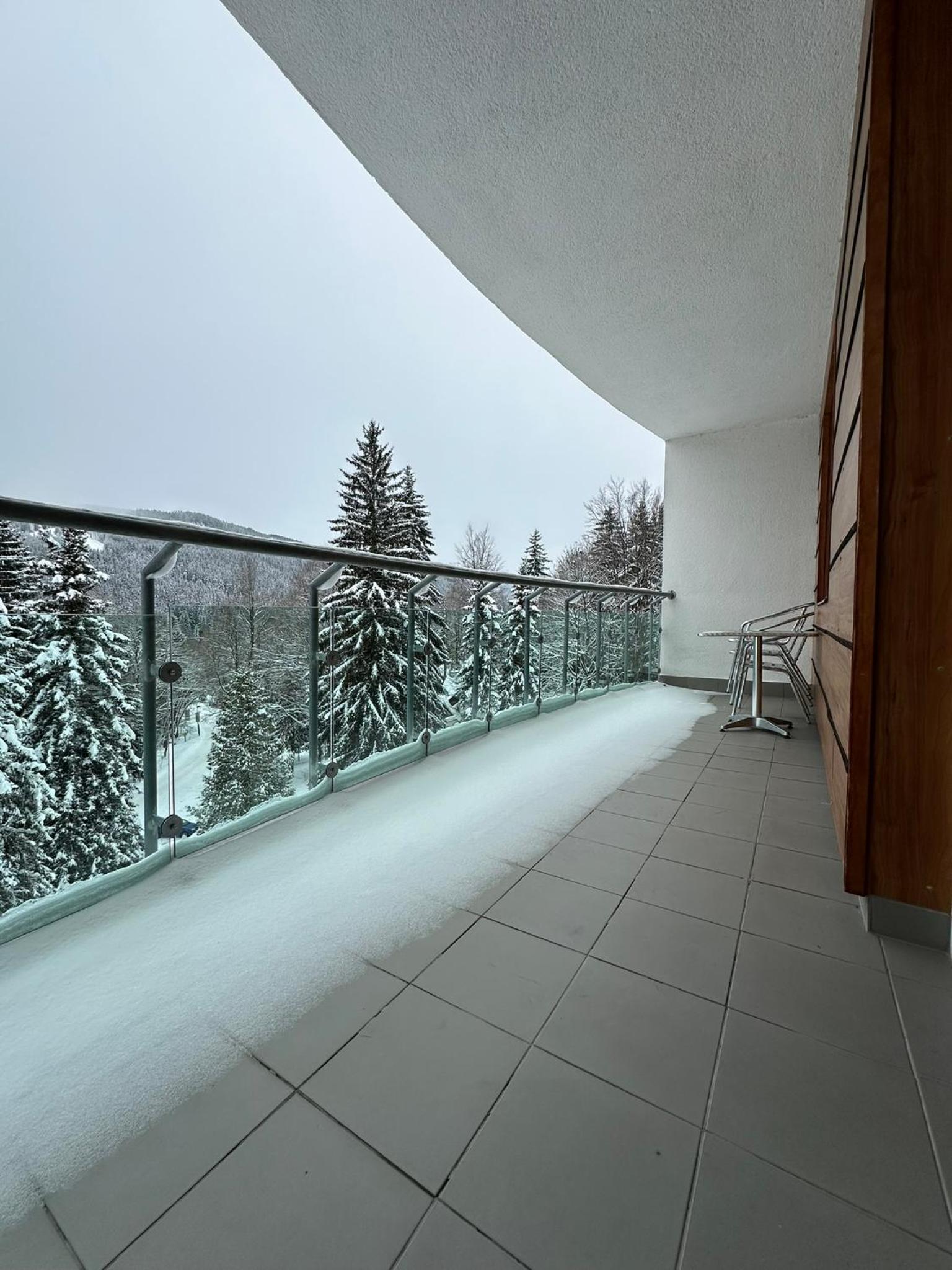 Apartment with Balcony photo 2