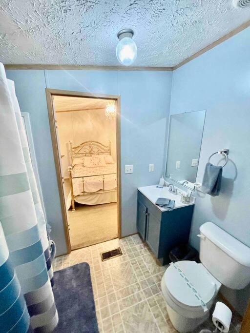 Five-Bedroom House photo 3