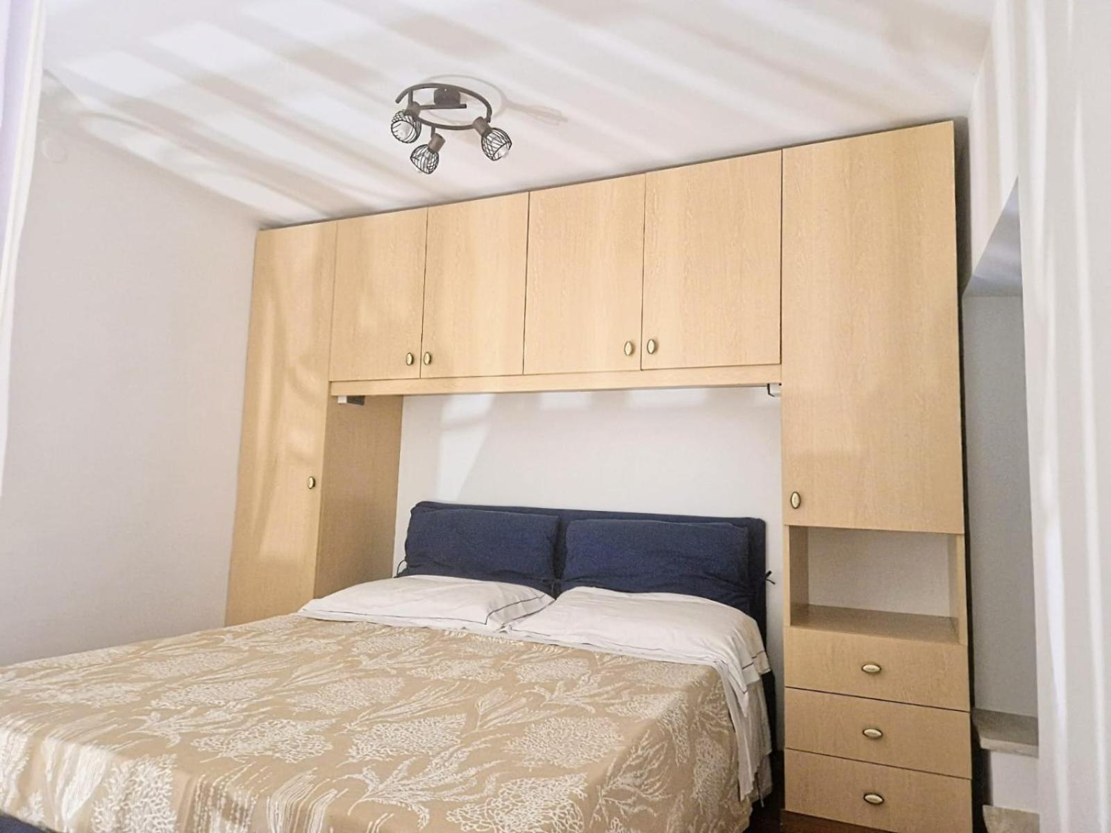 One-Bedroom House photo 2