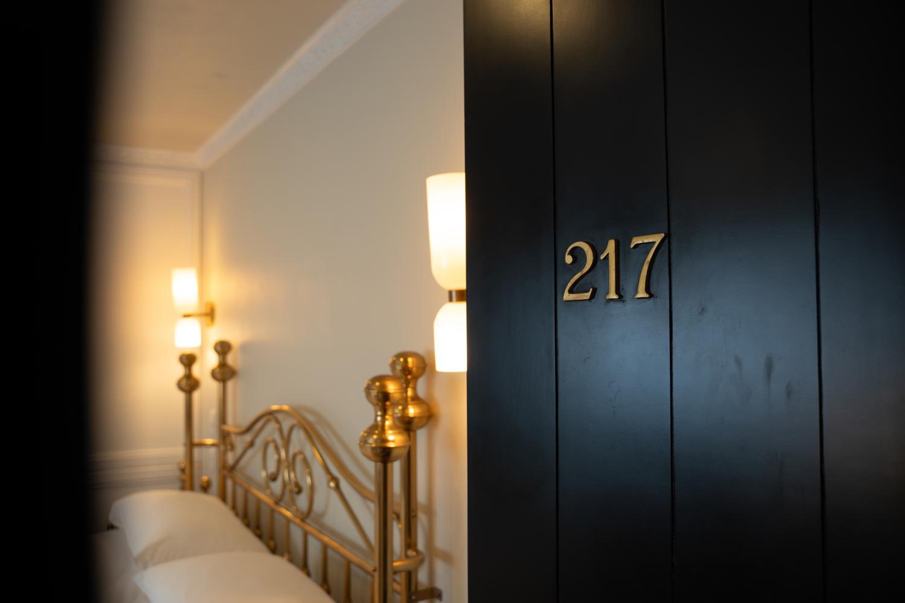 Queen Suite photo 1