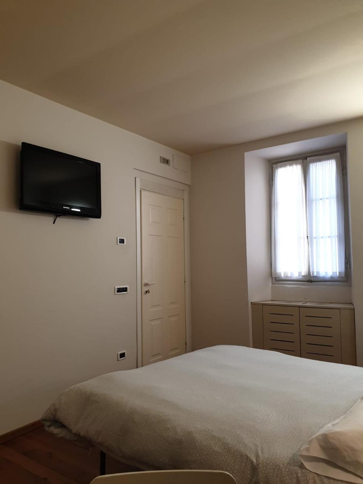 Double Room - Photo 9