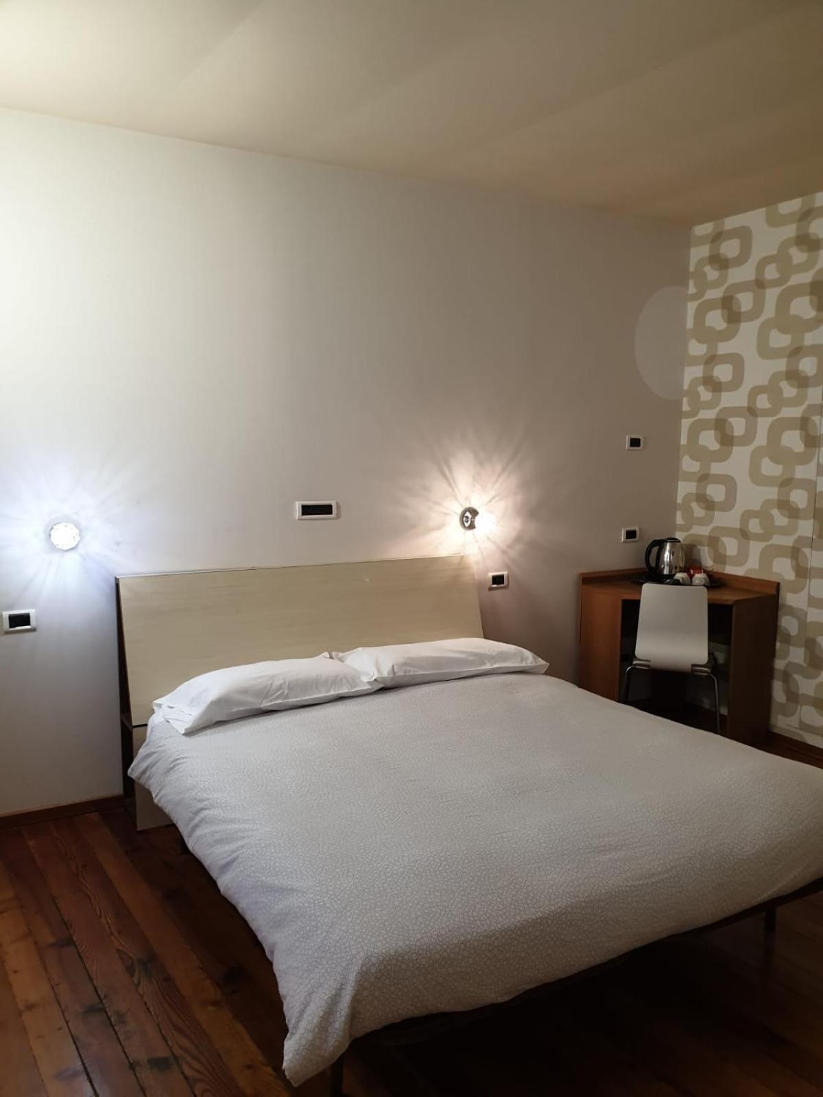 Double Room - Photo 8