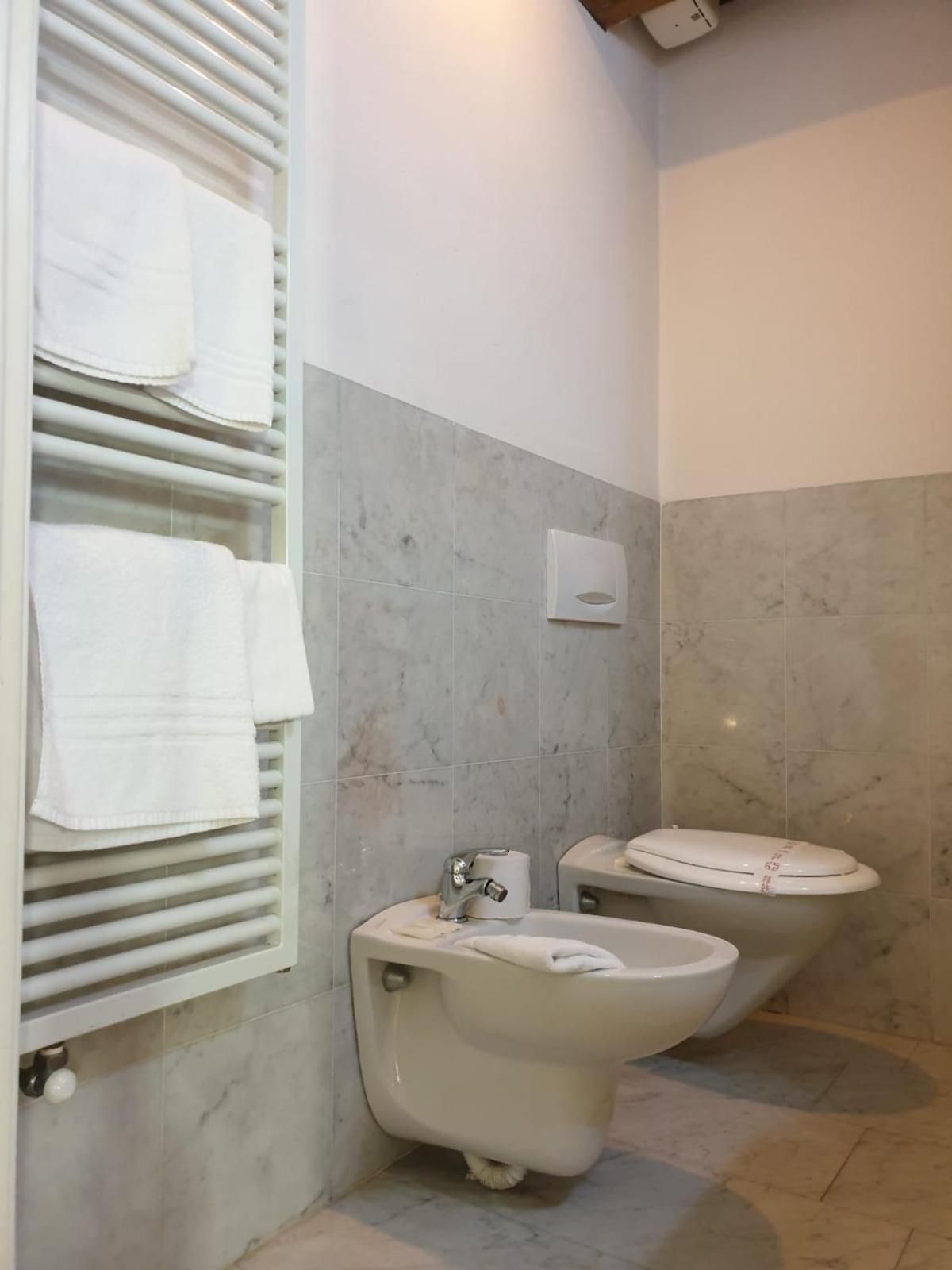 Double Room - Photo 6