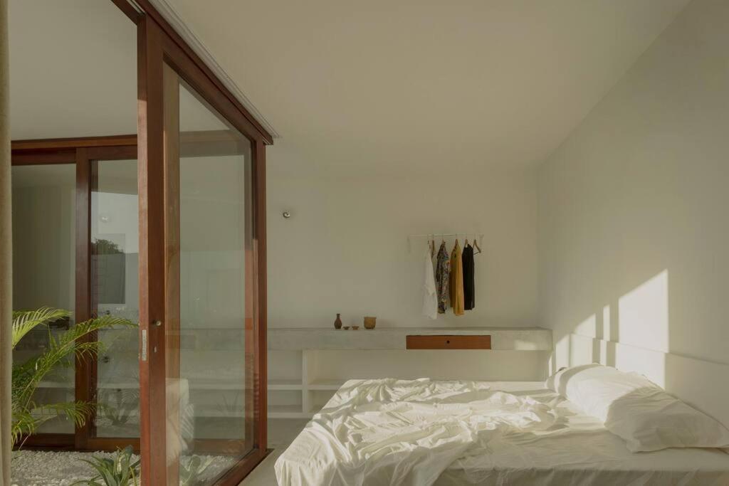 Five-Bedroom House photo 1