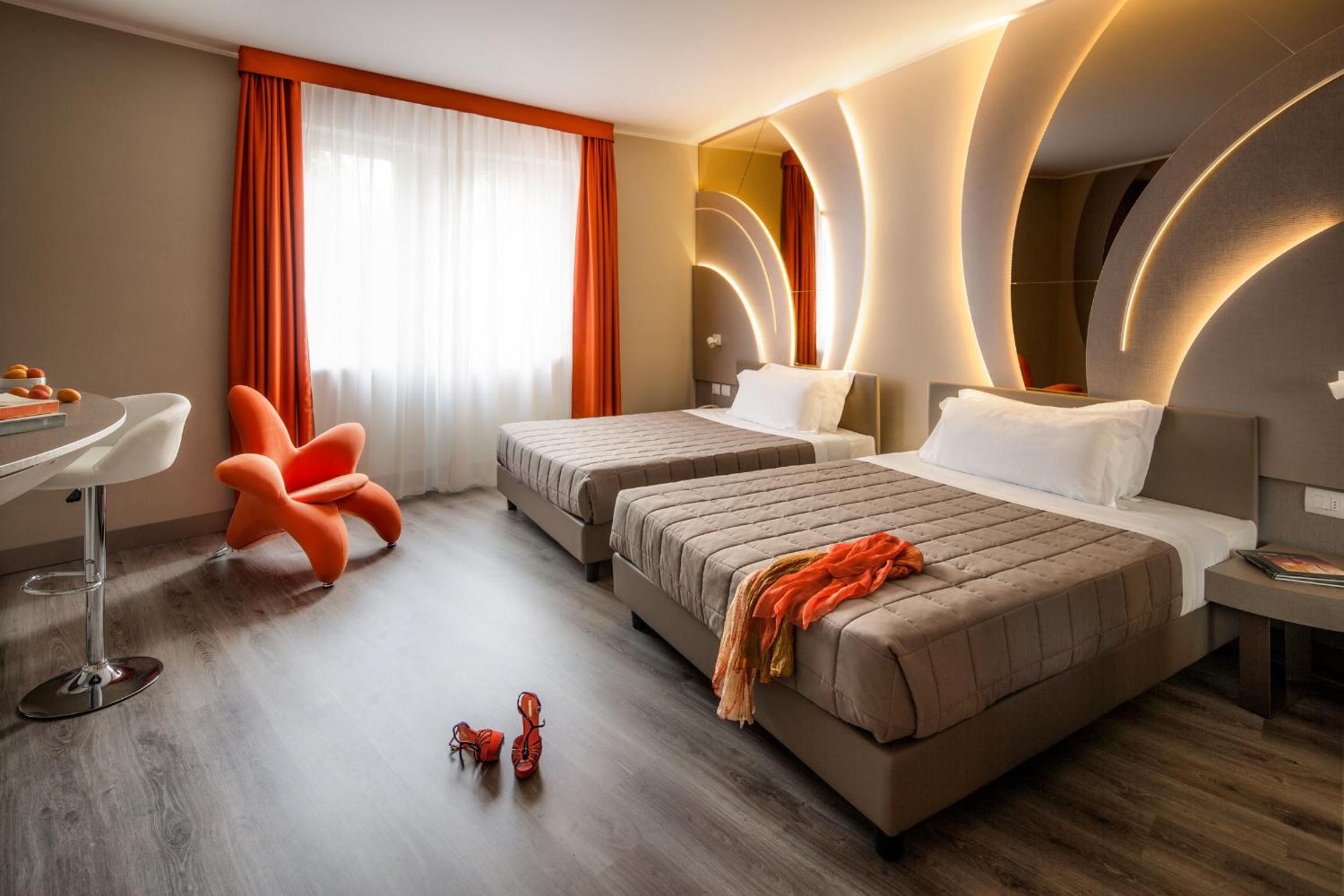 Superior Twin Room with Two Double Beds - Photo 3