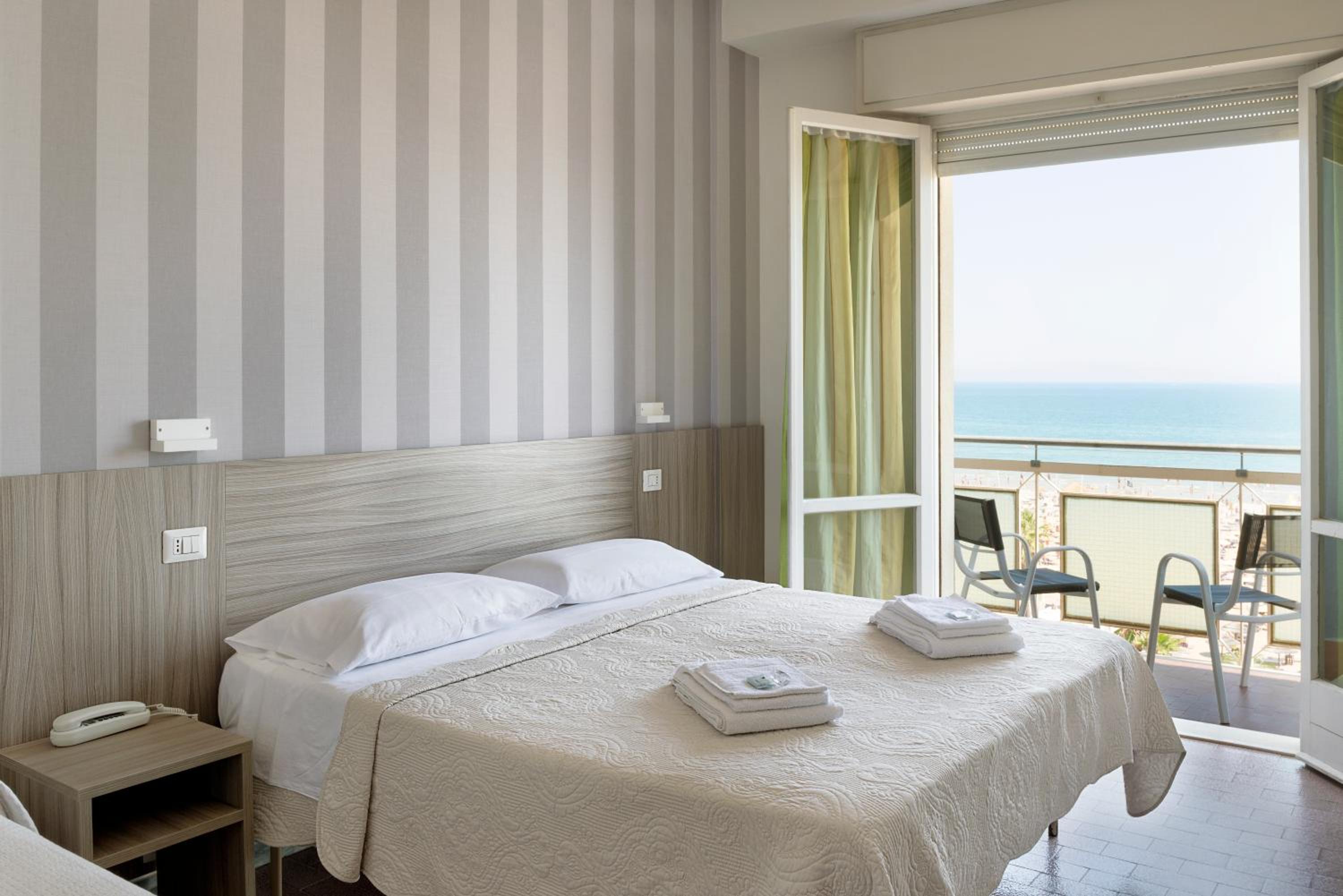 Triple Room with Sea View - Photo 2