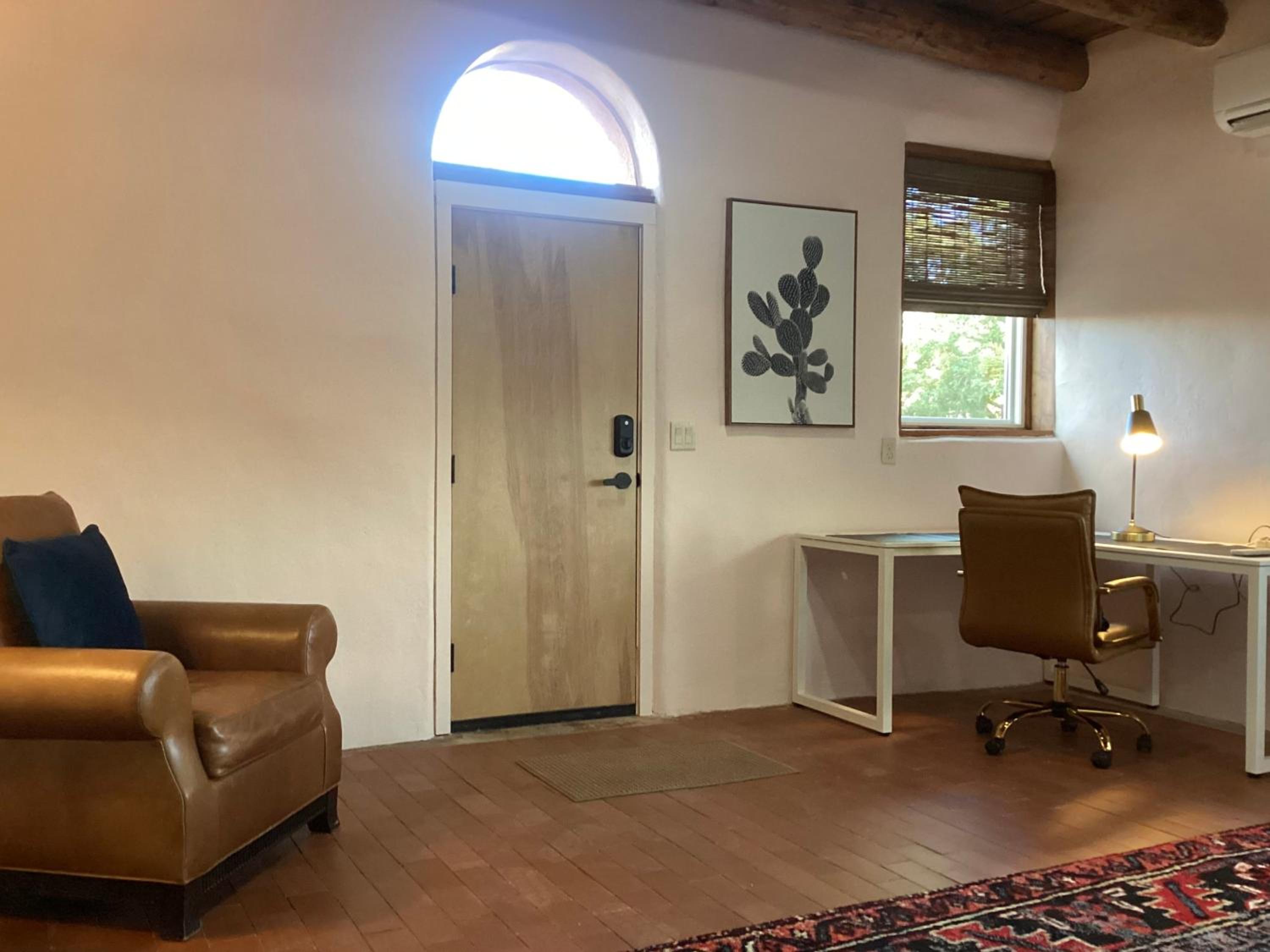 Studio Apartment (No Pets) photo 2