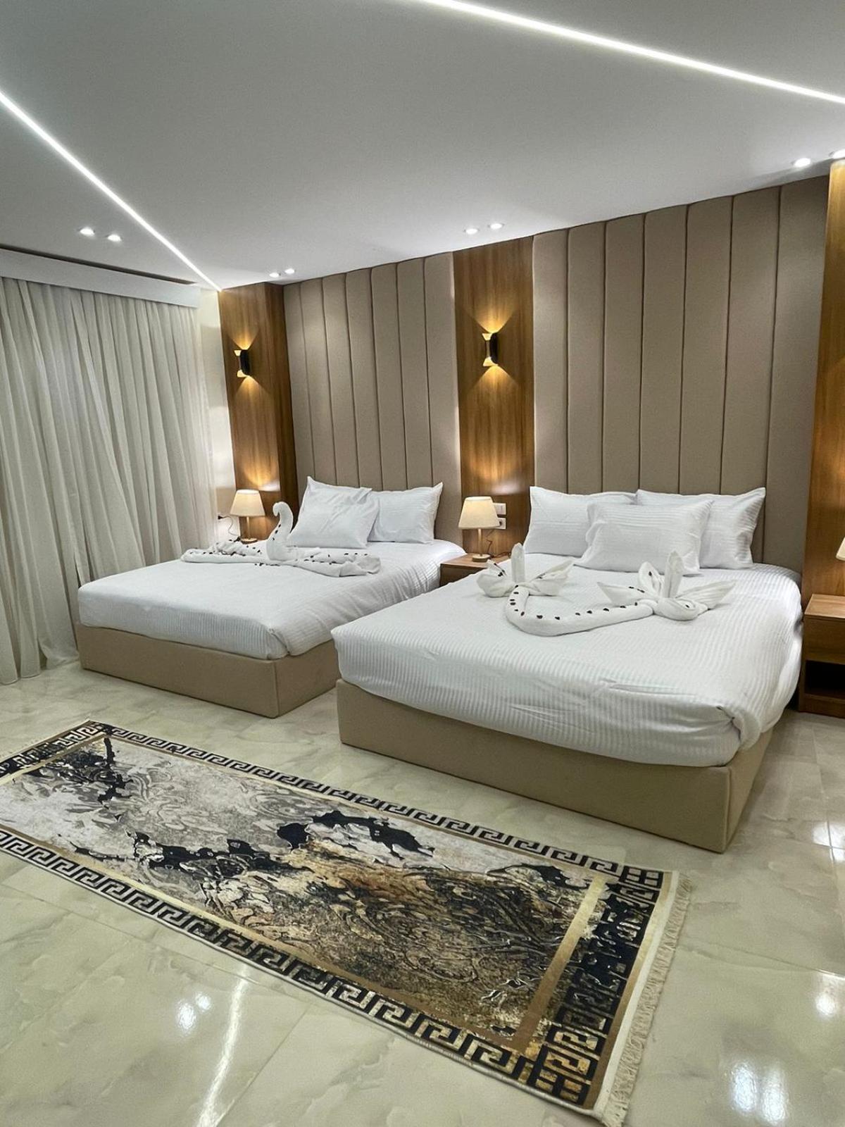 Deluxe Family Suite photo 3