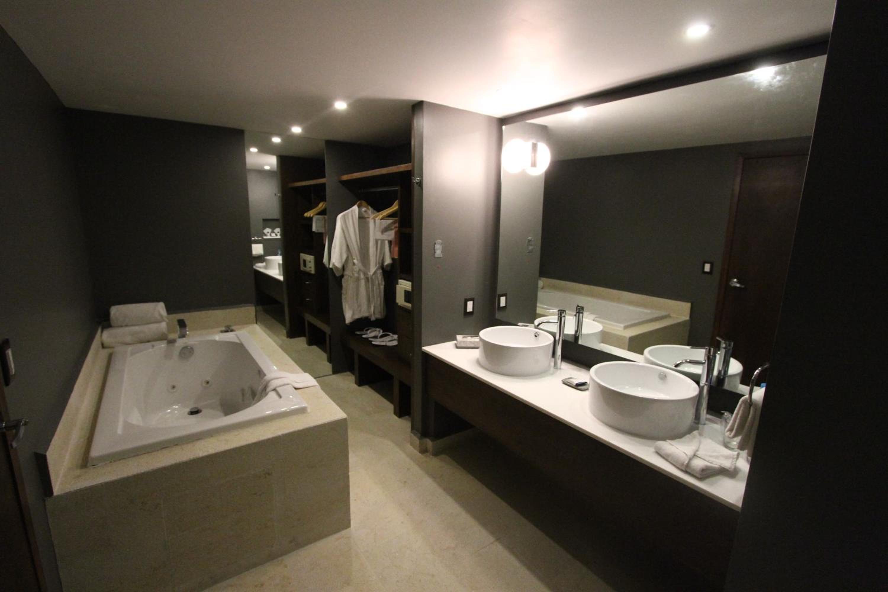 Suite - Photo 4