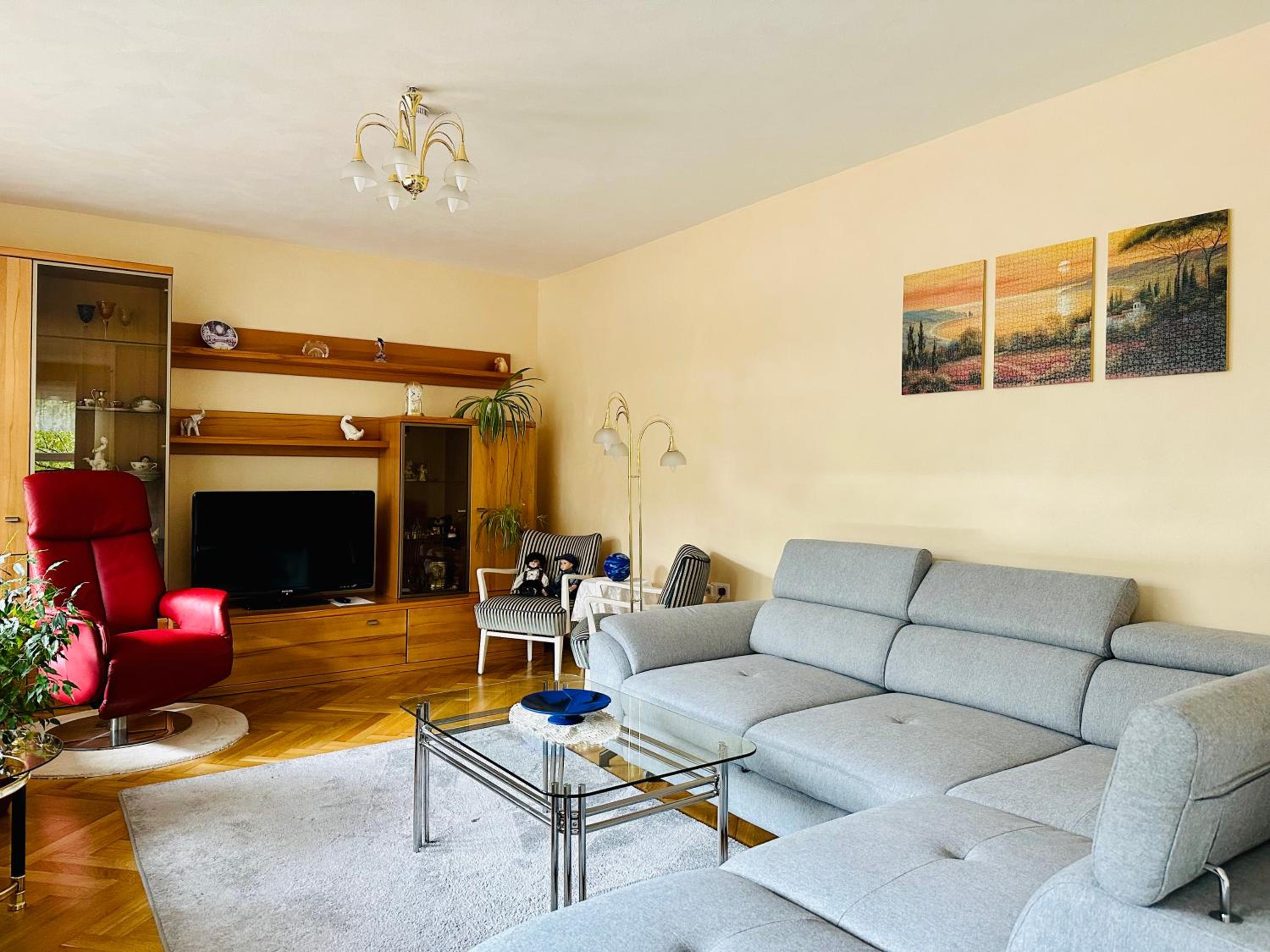 One-Bedroom Apartment photo 1