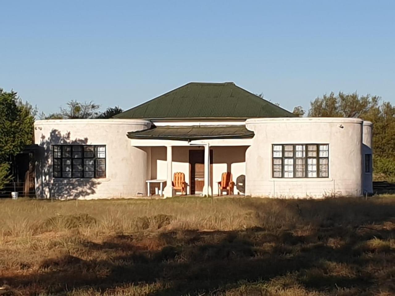 Three-Bedroom House photo 2