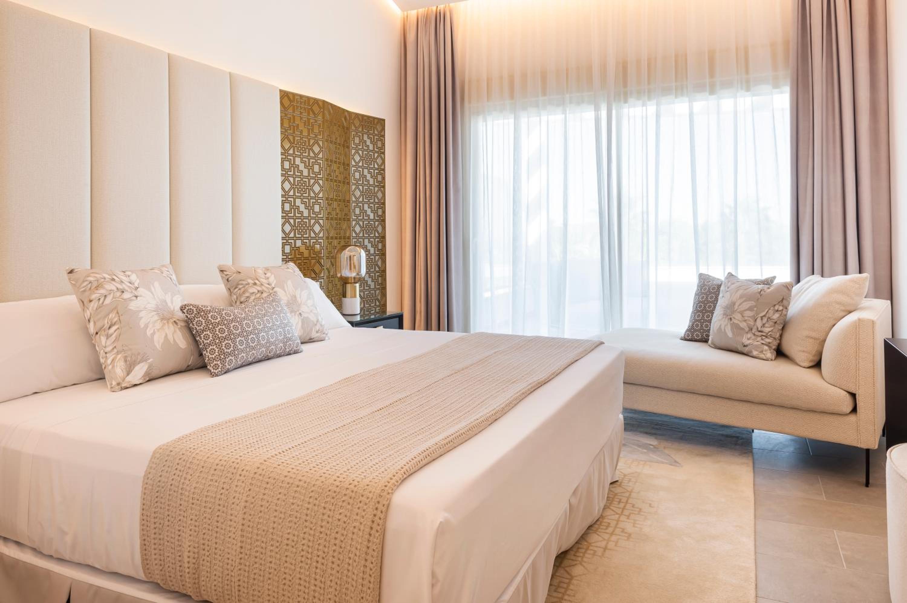 Executive Suite - Photo 7
