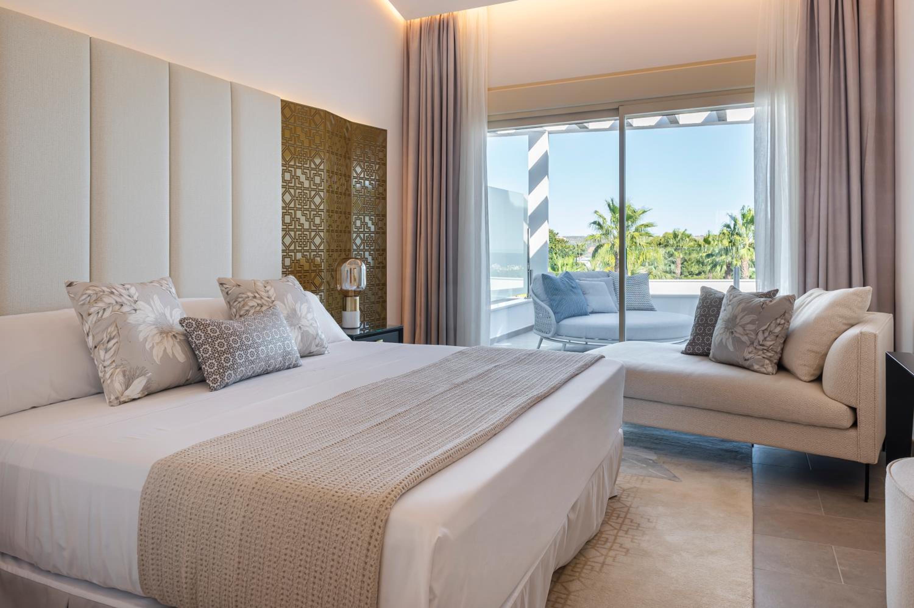 Executive Suite - Photo 1