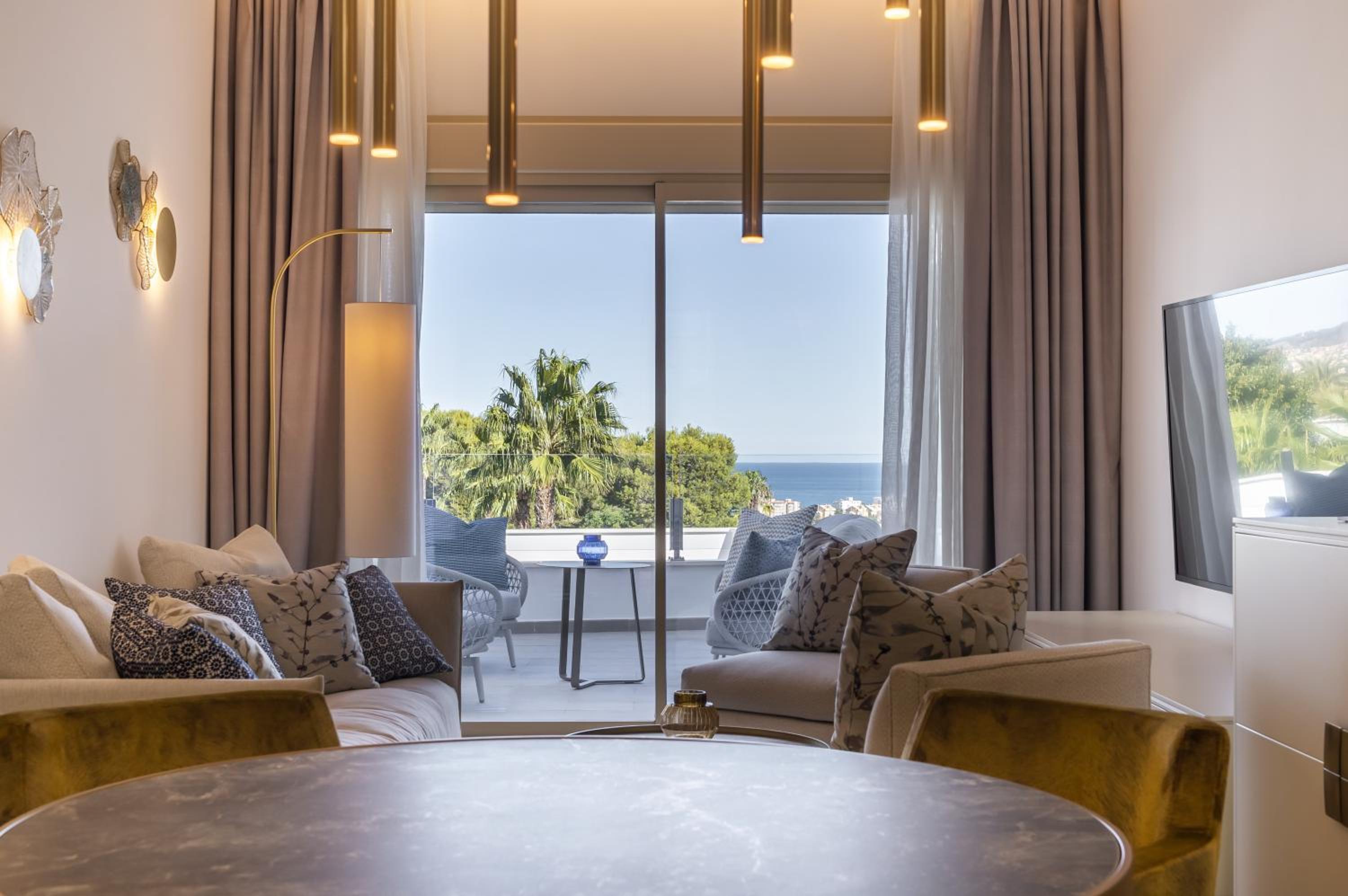 Executive Suite - Photo 5