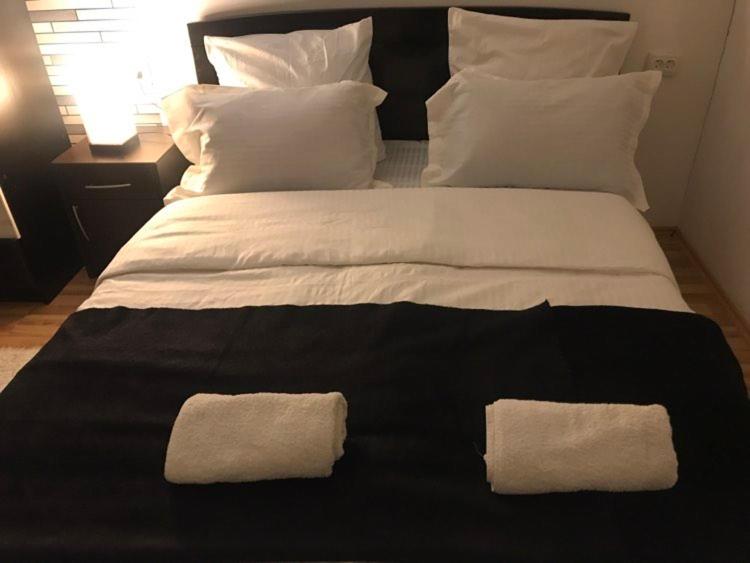 Double Room with Shared Bathroom photo 2