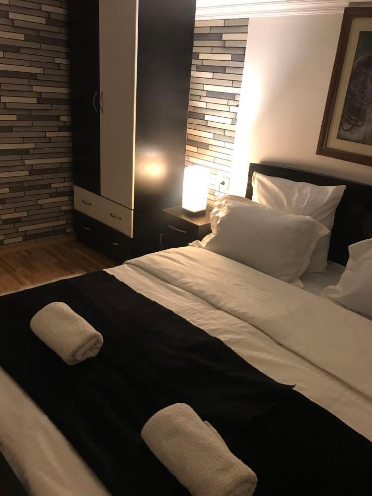 Double Room with Shared Bathroom photo 3