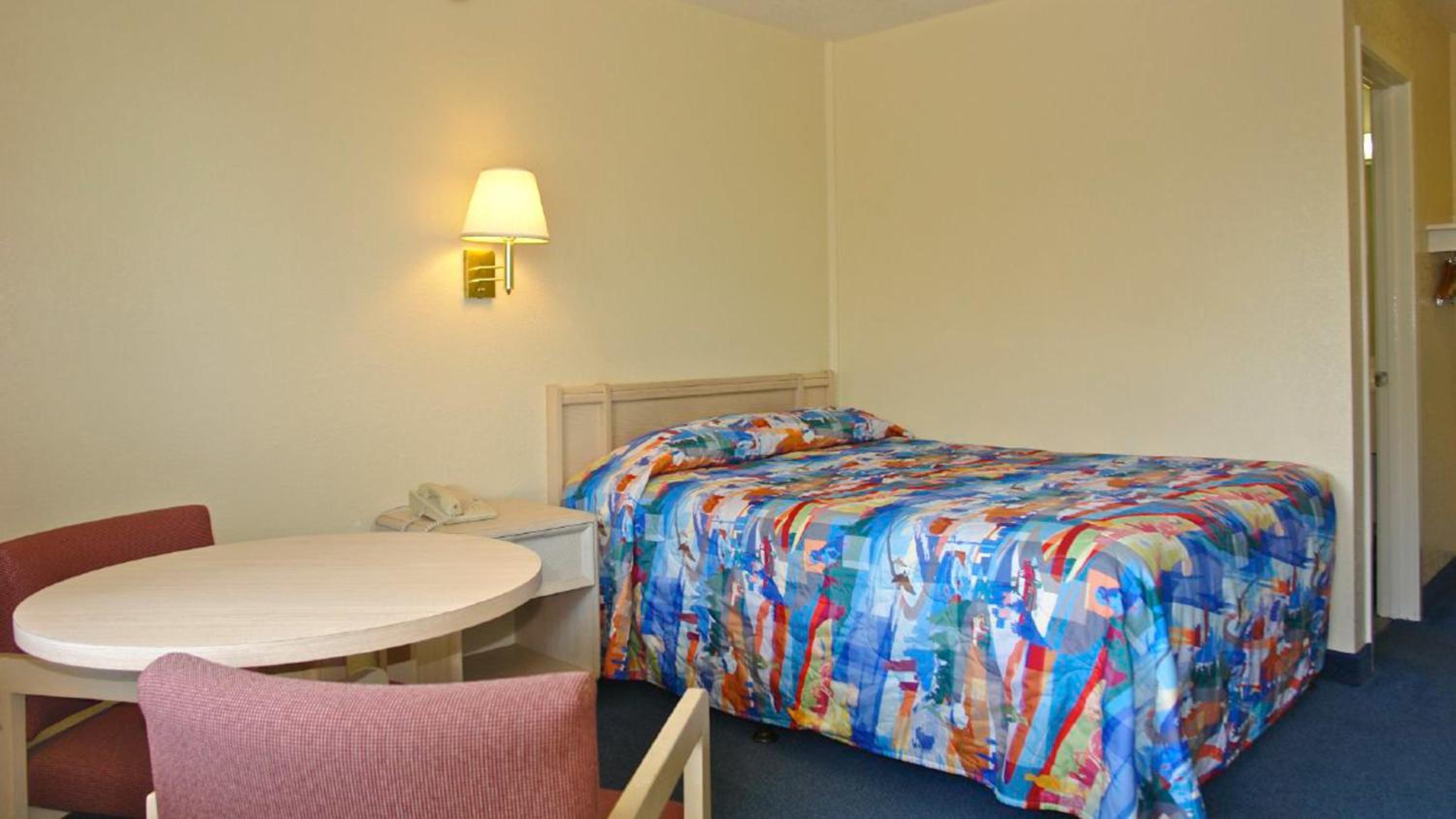 Queen Room - Non-Smoking - Photo 1