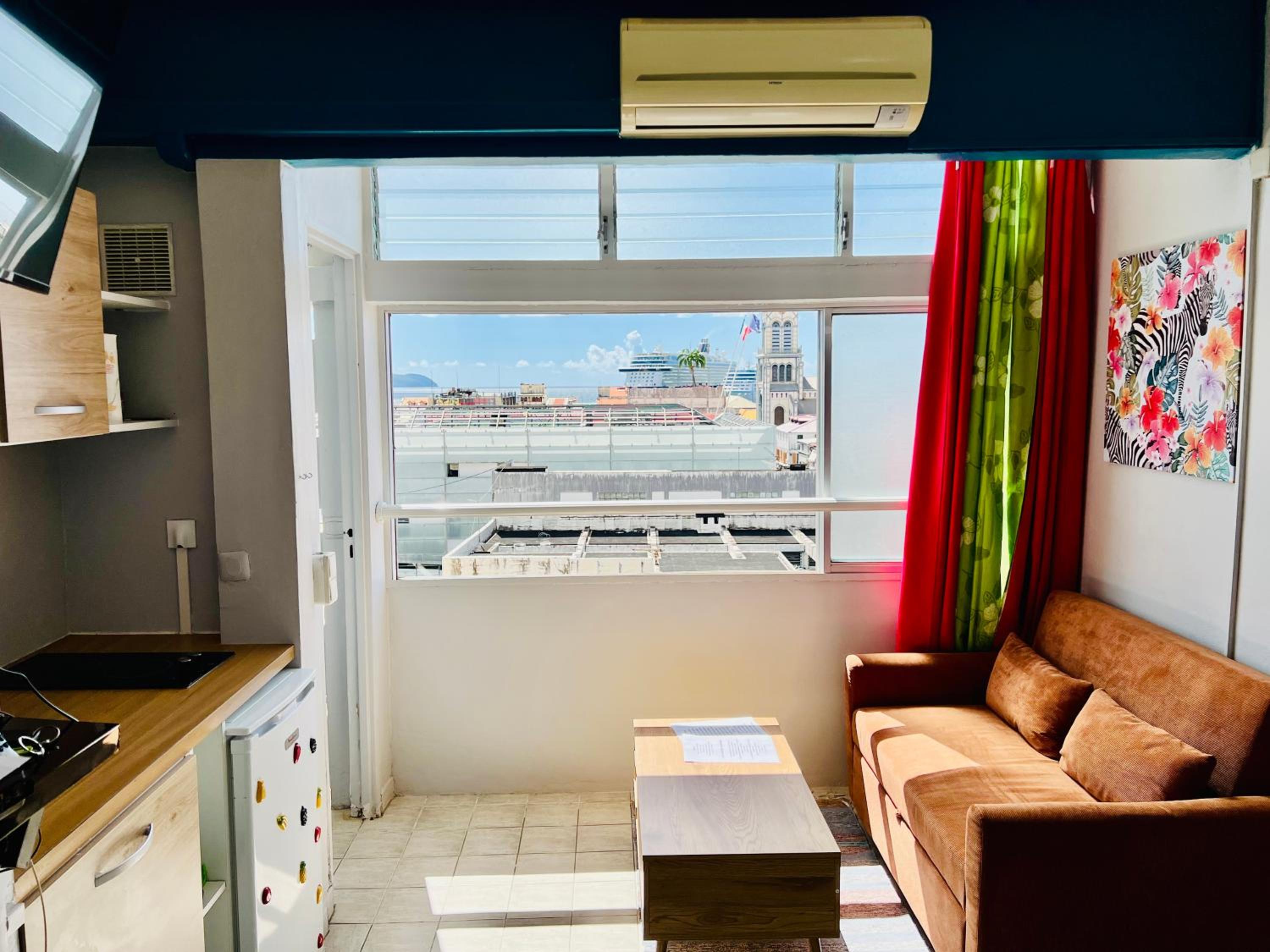 One-Bedroom Apartment photo 1