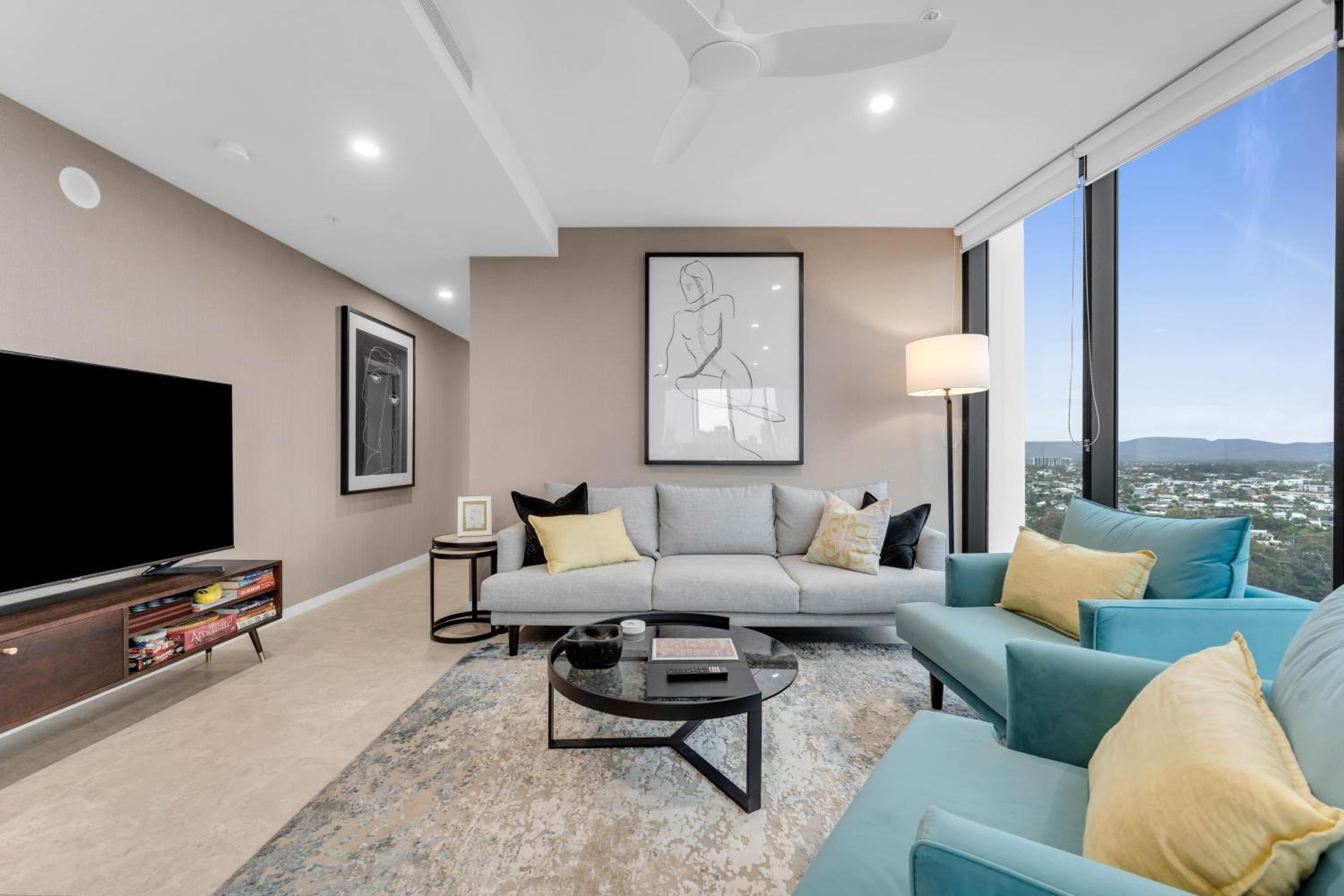 Lv13 Stunning 3 Bedroom Apartment with Hinterland Views