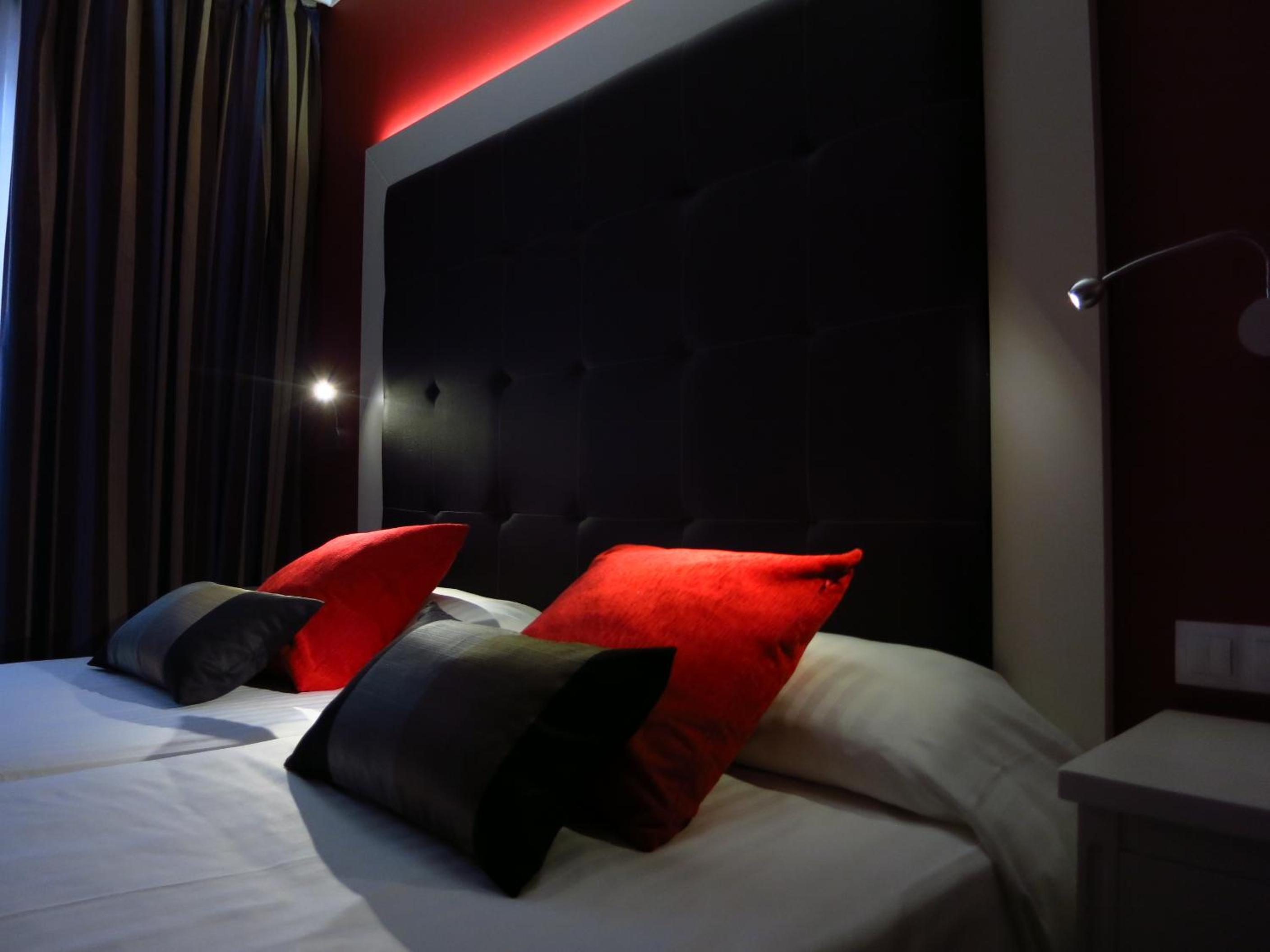 Double or Twin Room - Photo 26