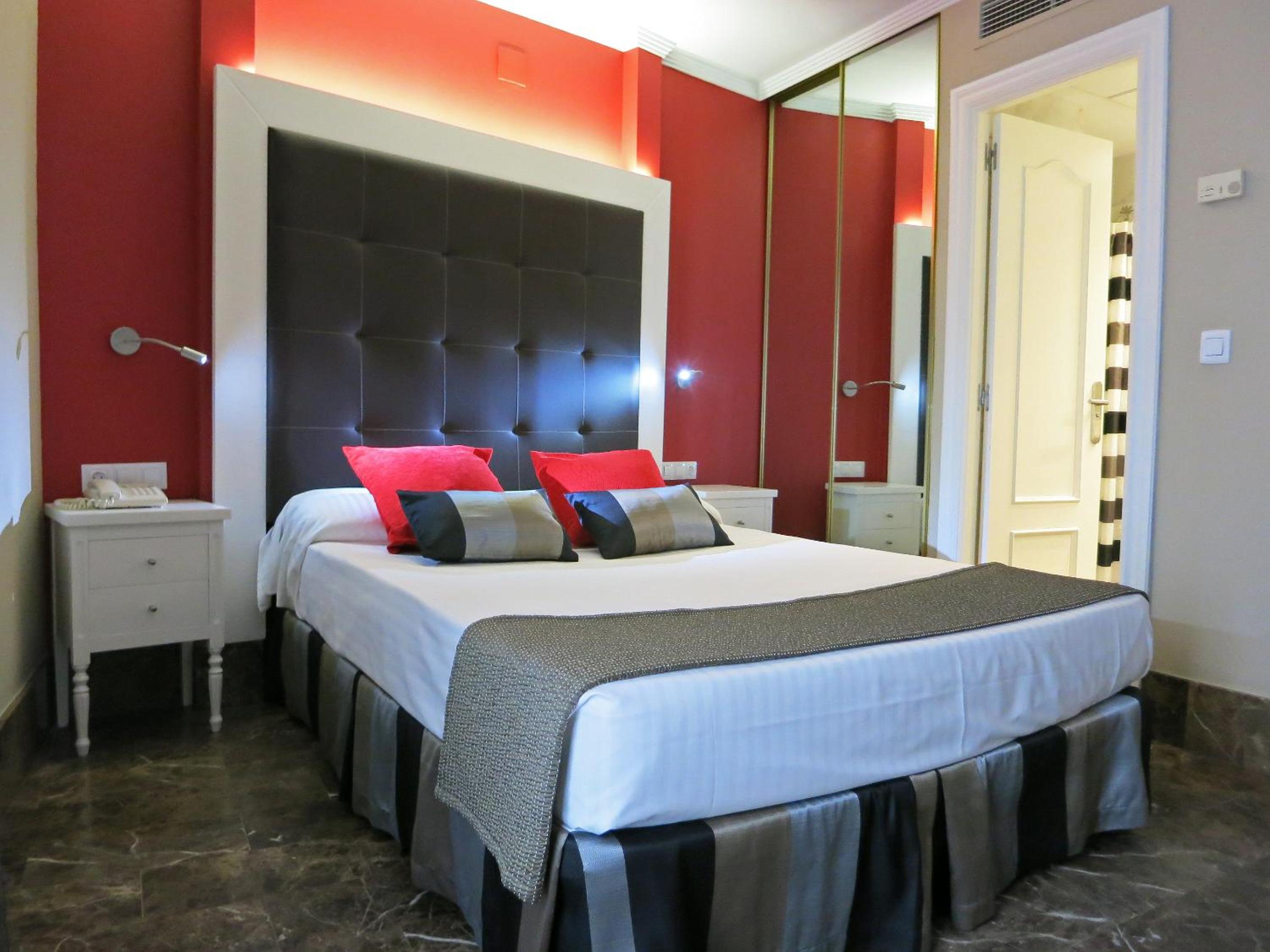 Double or Twin Room - Photo 1