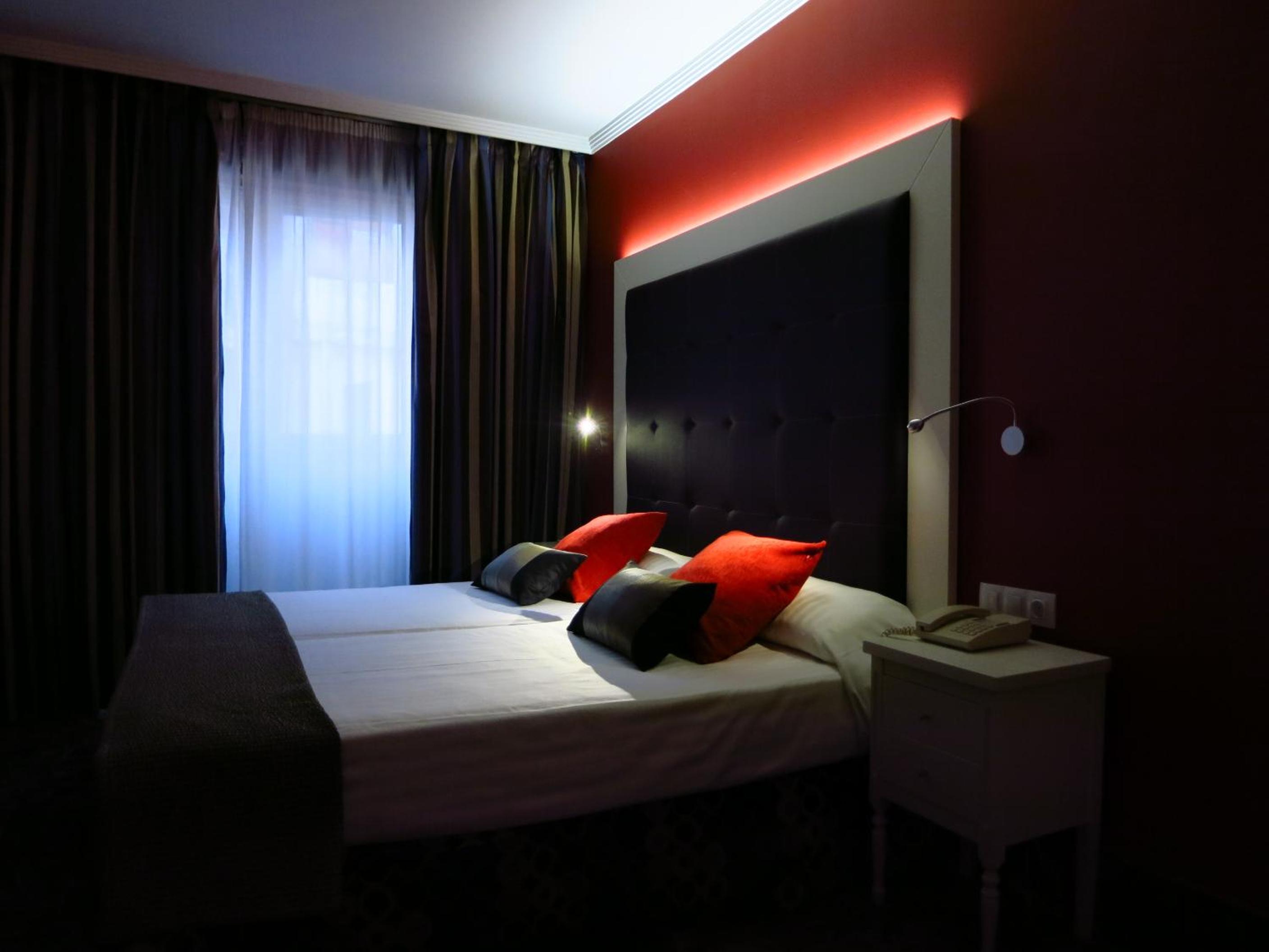 Double or Twin Room - Photo 6