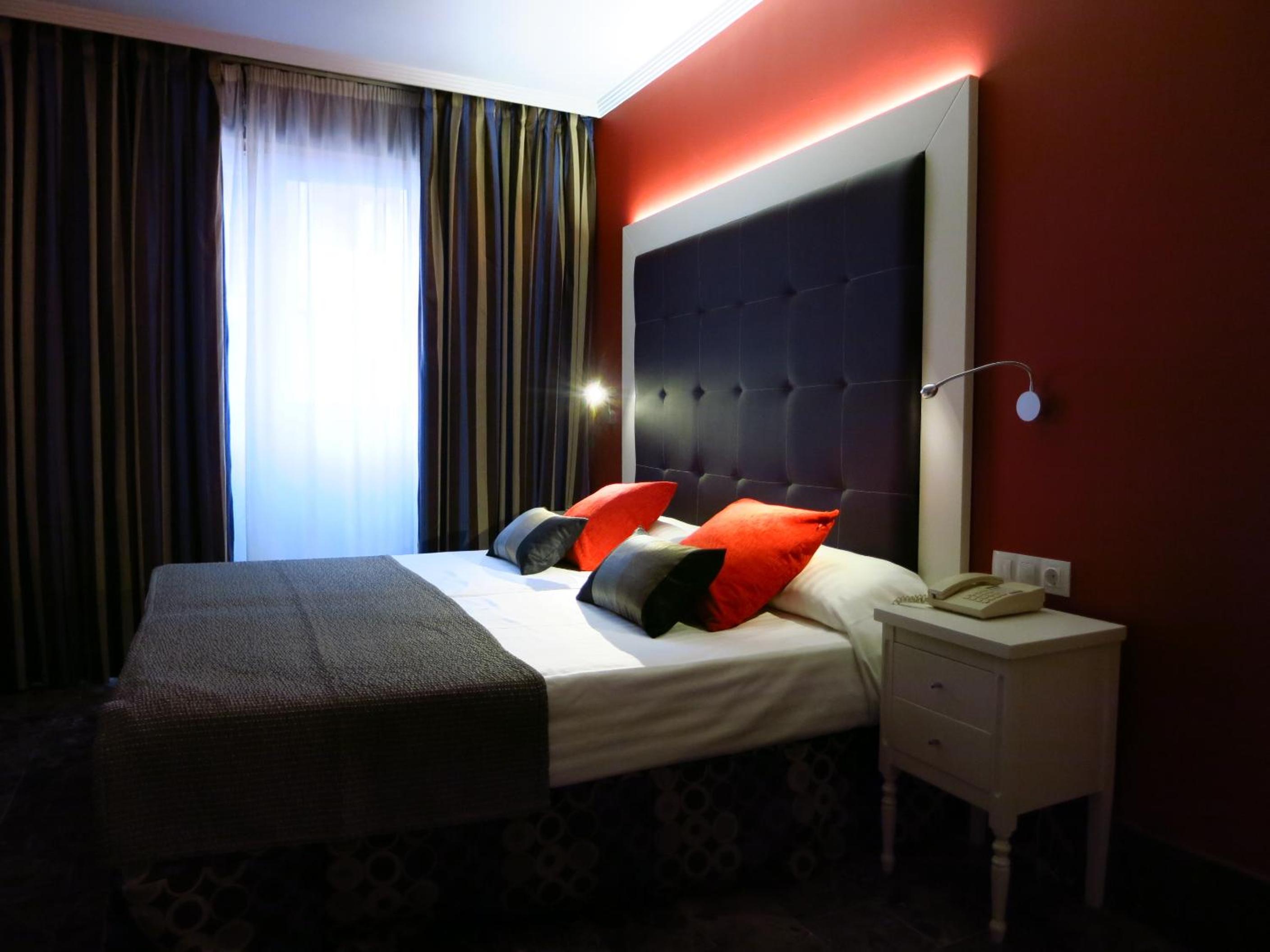 Double or Twin Room - Photo 8