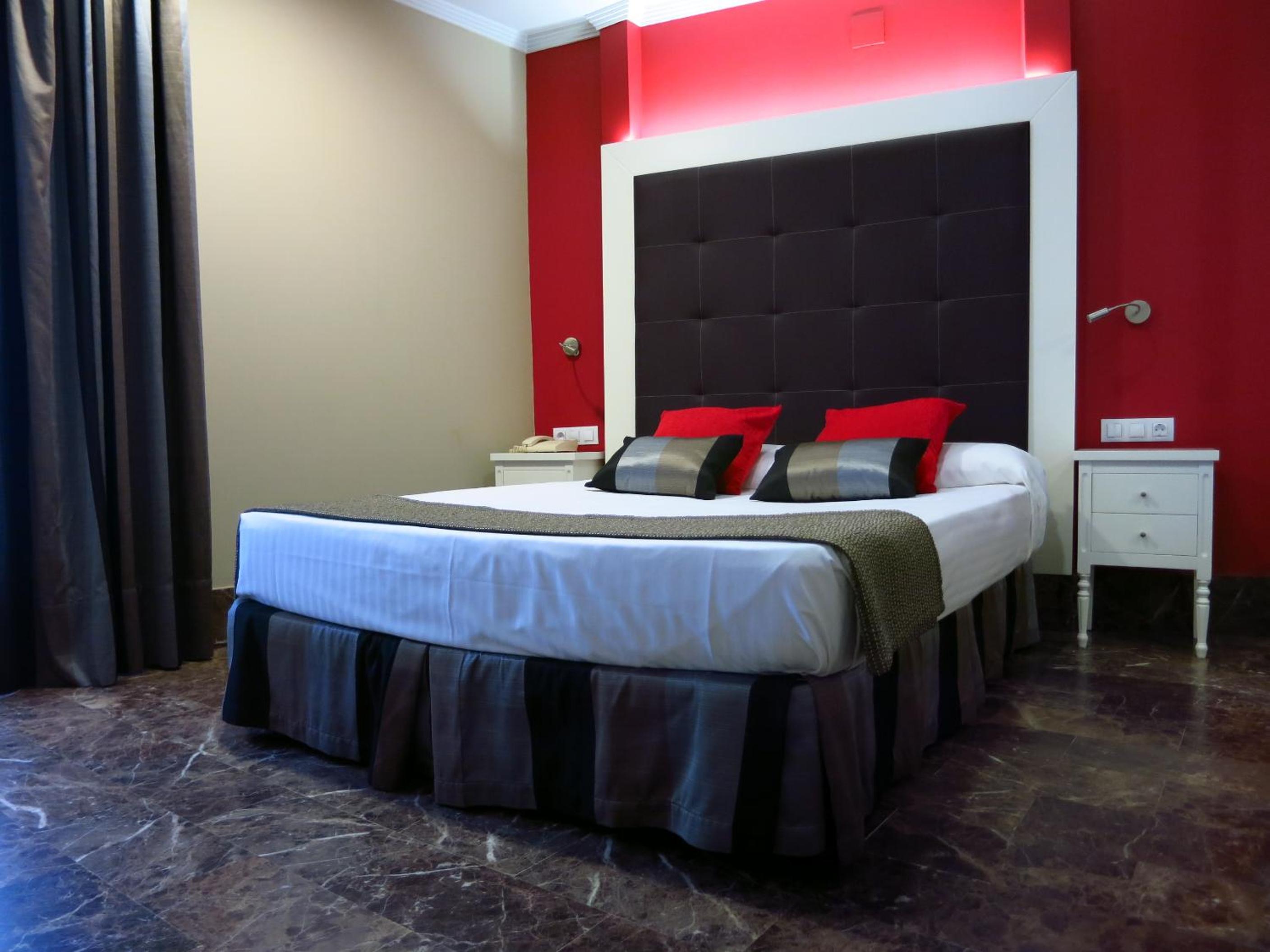 Double or Twin Room - Photo 17