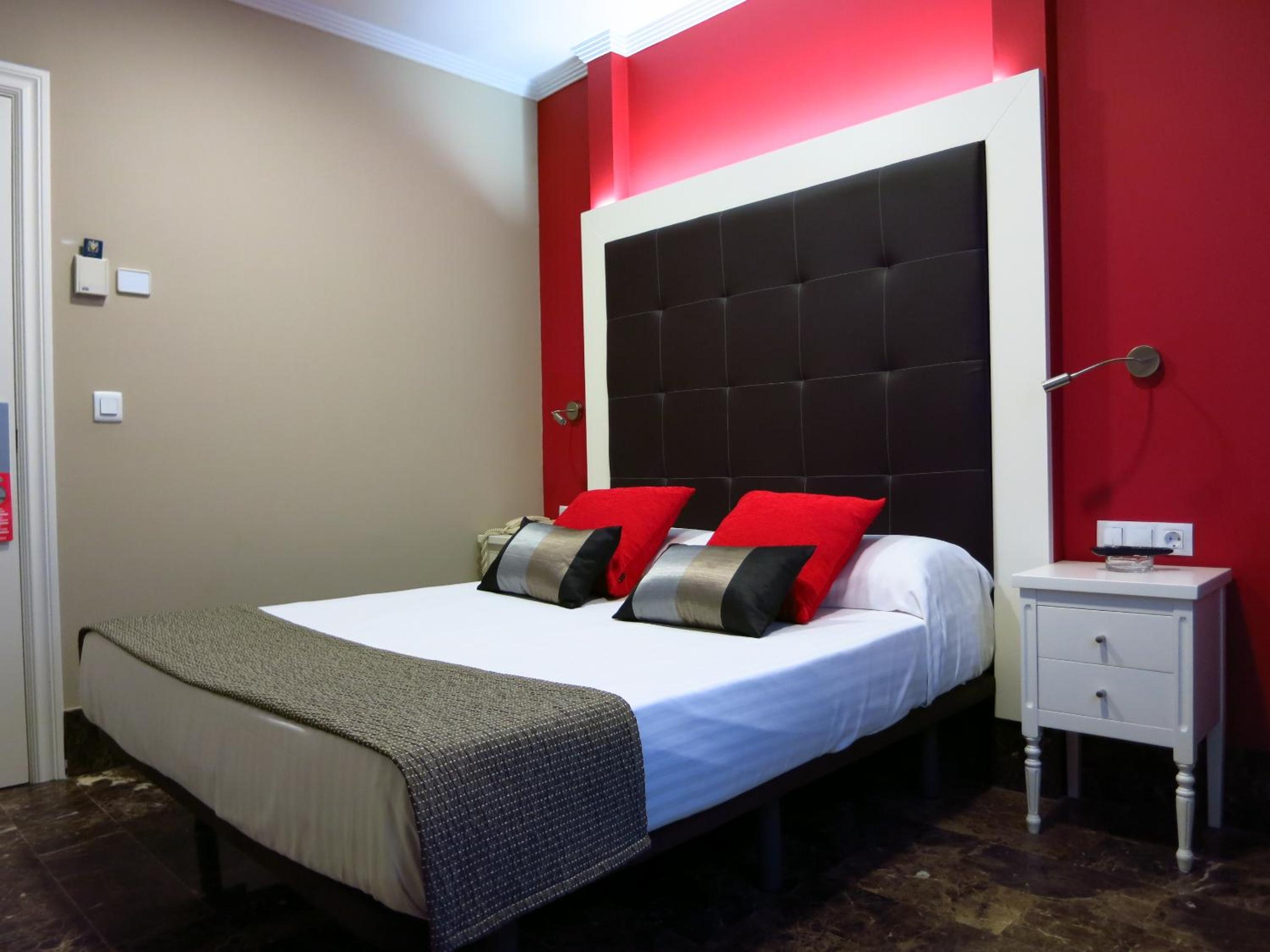 Double or Twin Room - Photo 18