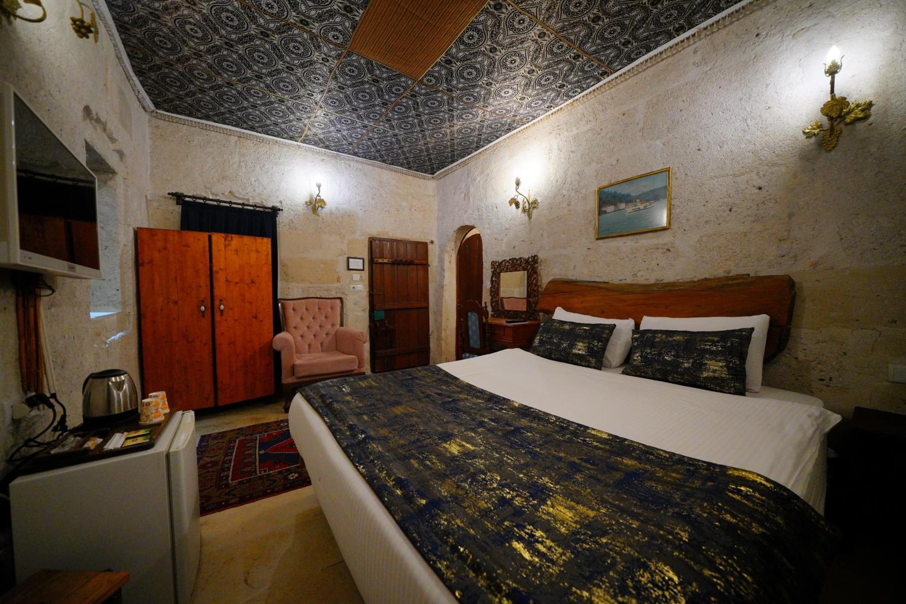 Stone Double Room with Valley View - Photo 8
