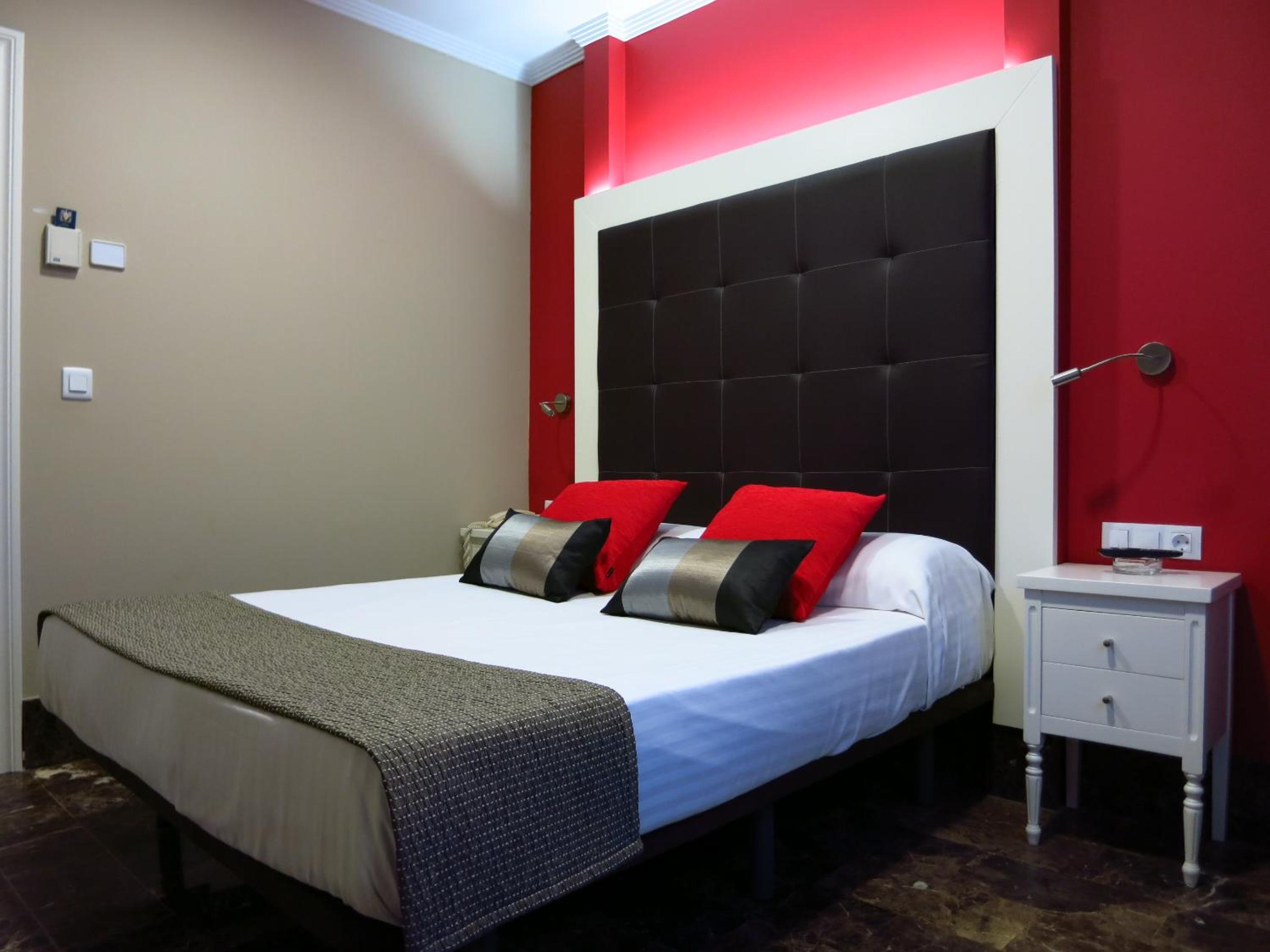 Double or Twin Room - Photo 20