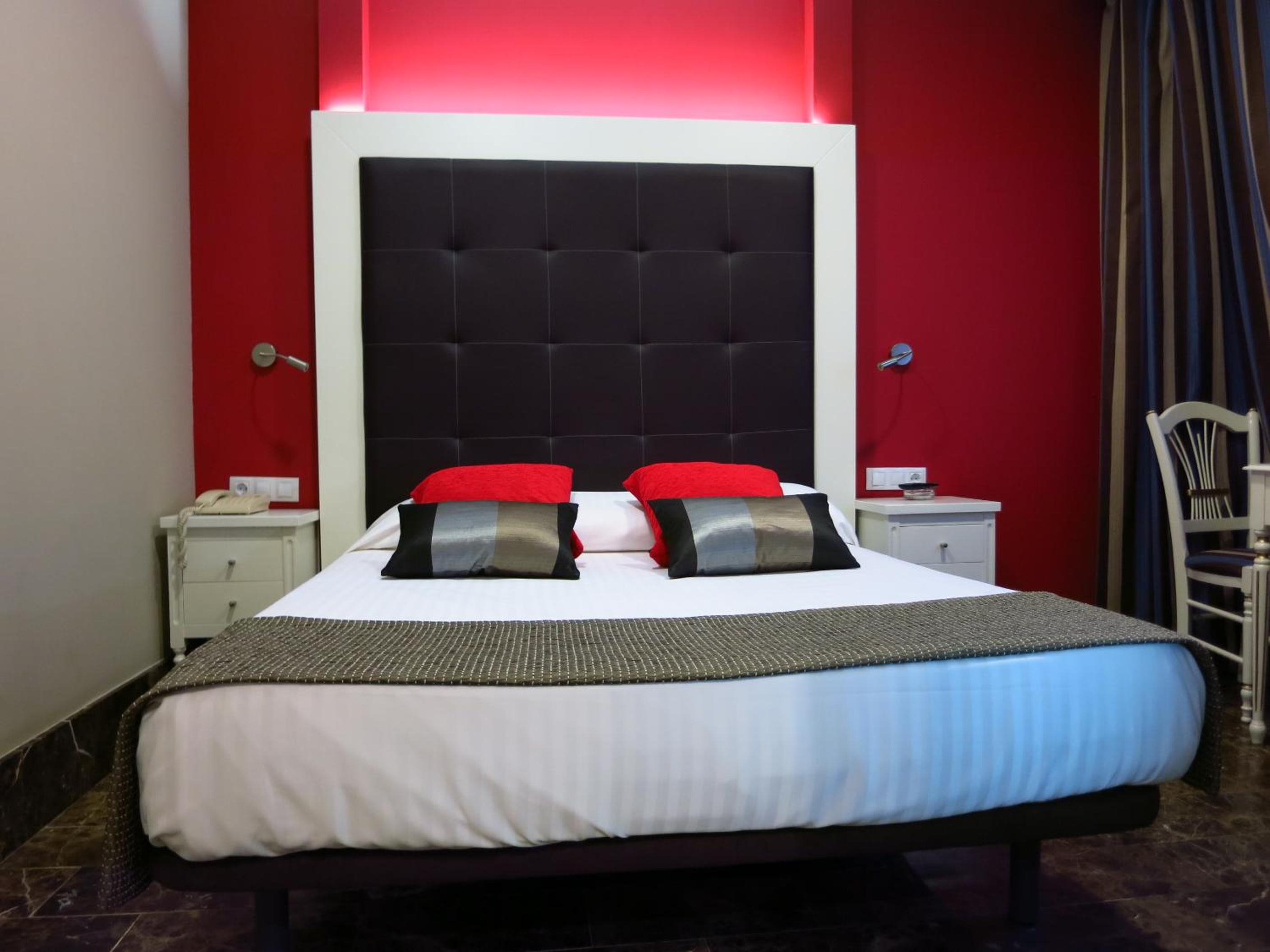 Double or Twin Room - Photo 15