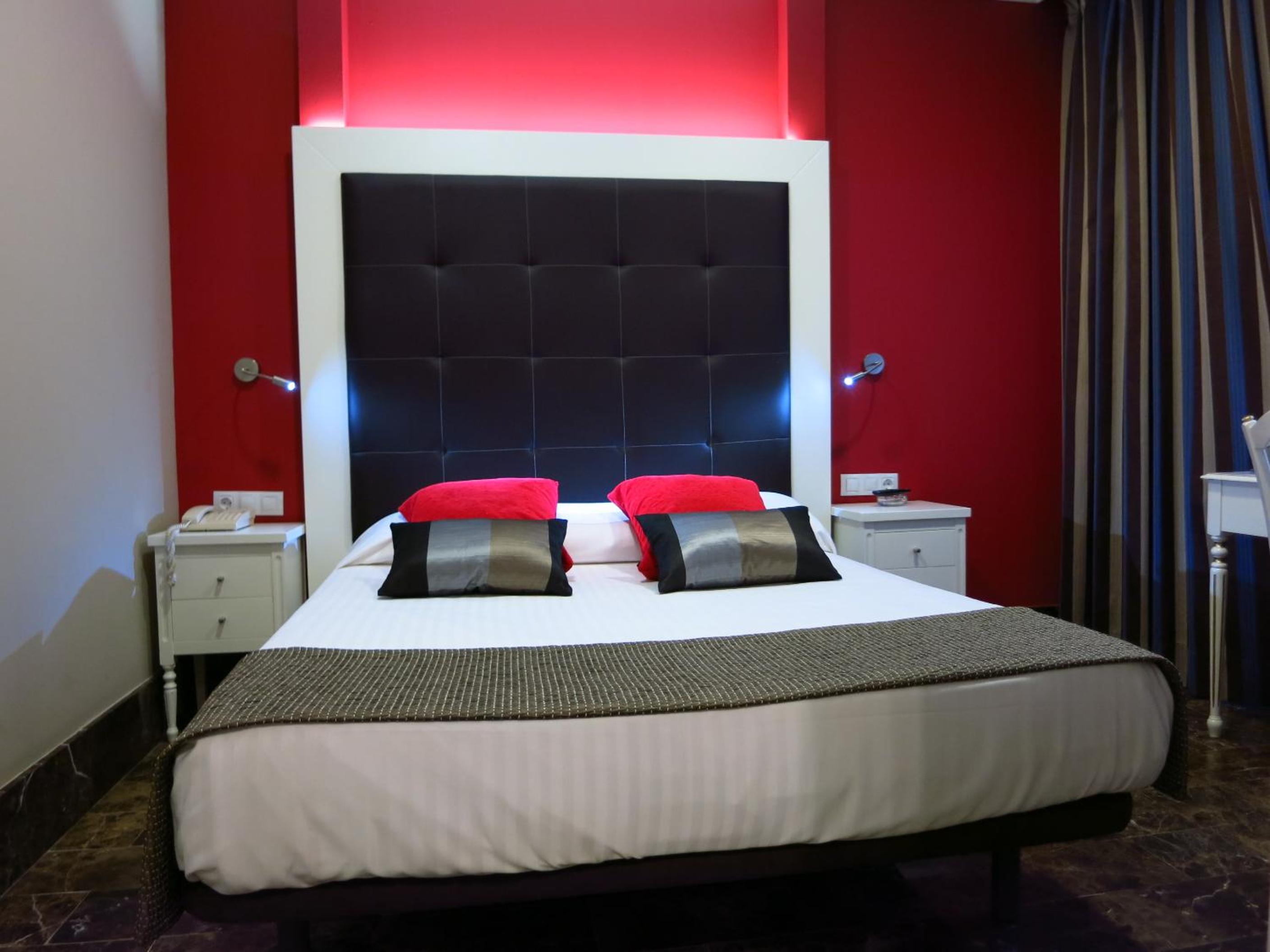 Double or Twin Room - Photo 14
