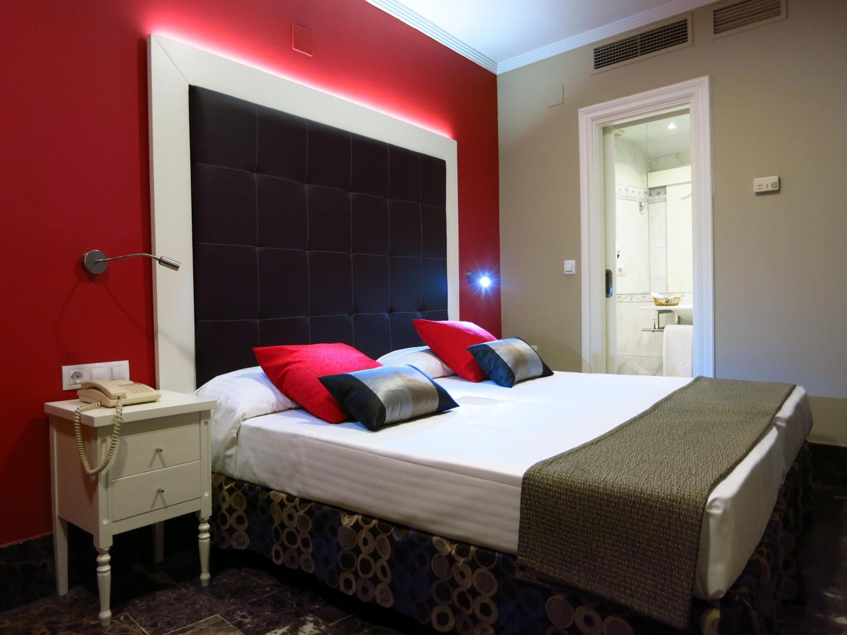 Double or Twin Room - Photo 30