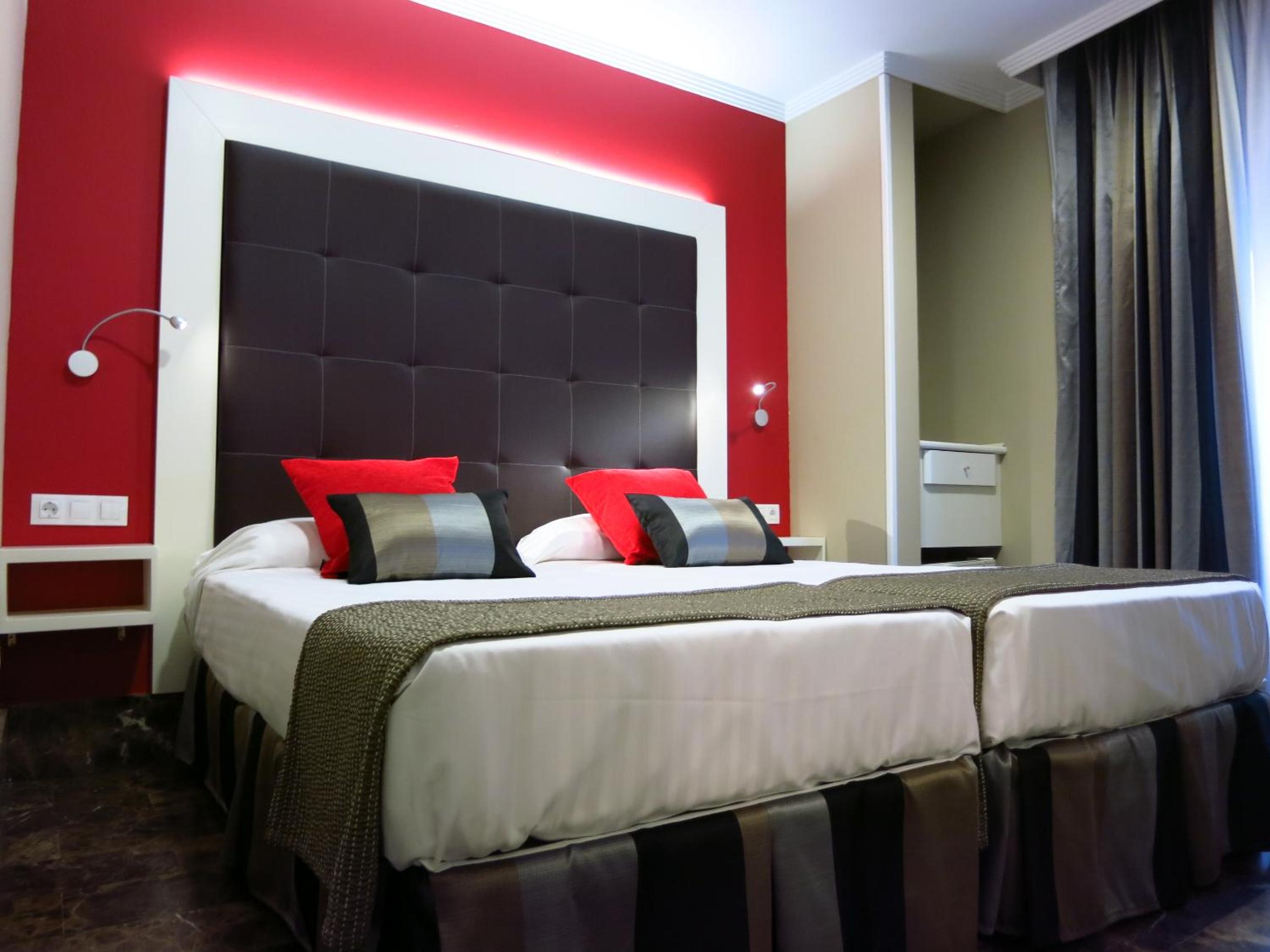 Double or Twin Room - Photo 31