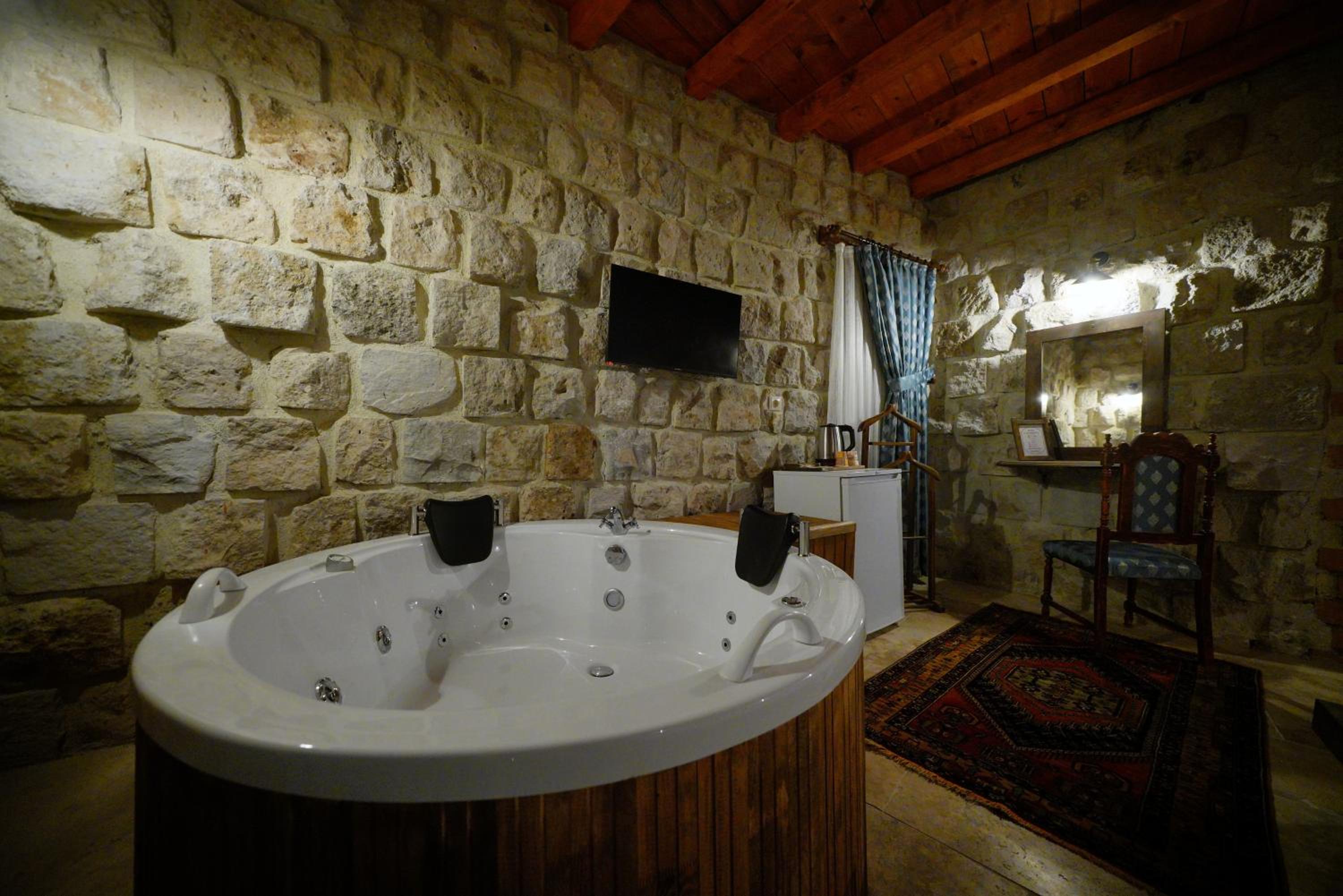 Deluxe Room - Photo 5