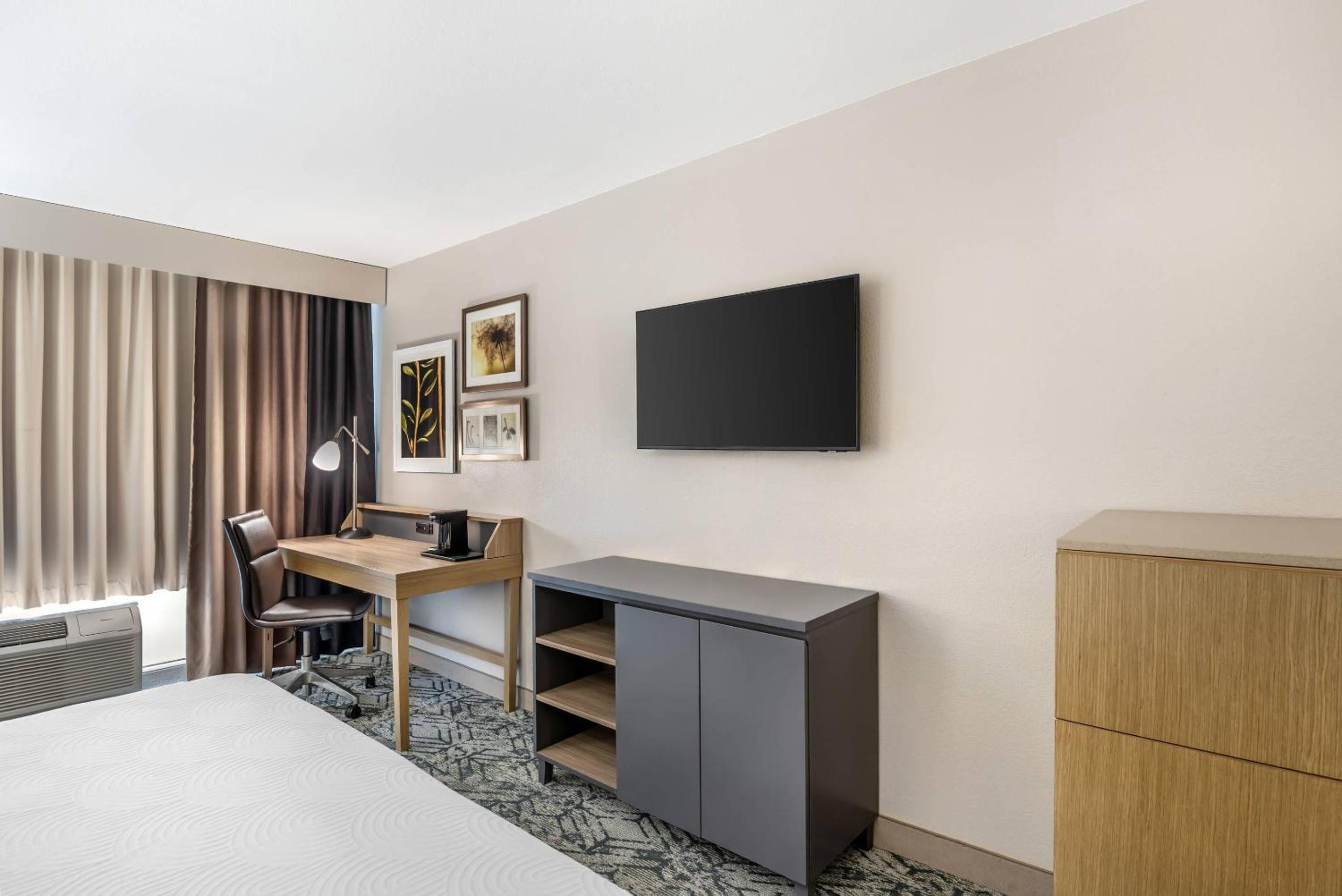 Queen Room with Two Queen Beds and Roll-In Shower - Non-Smoking