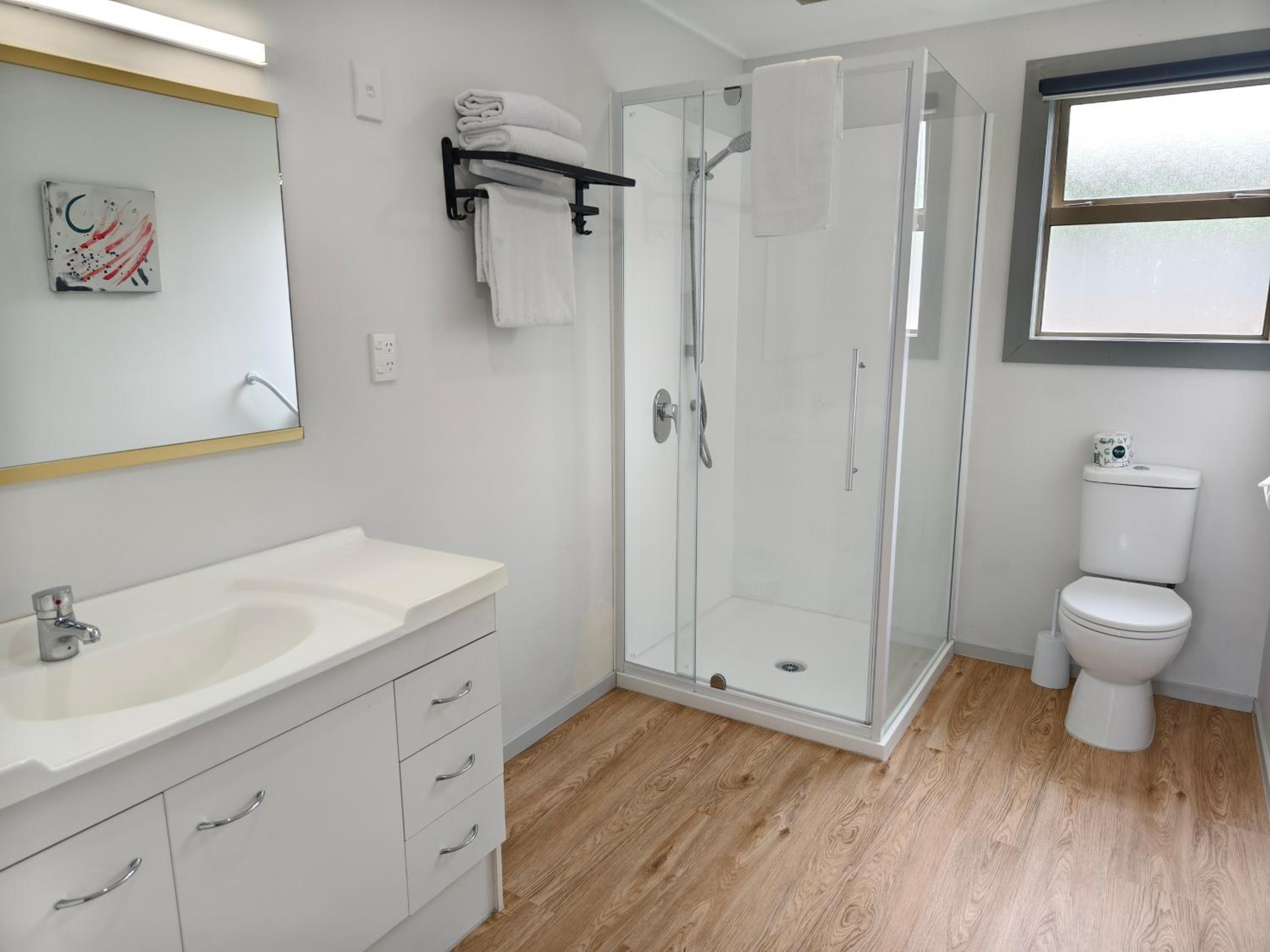 Classic Two-Bedroom Apartment thumbnail 5