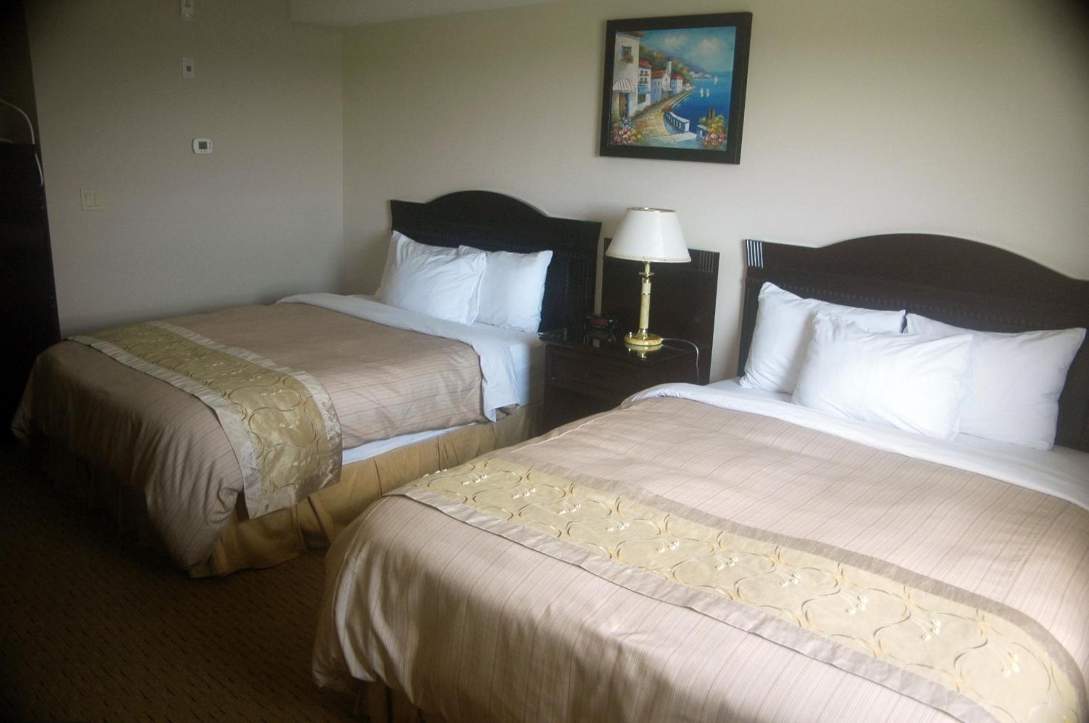 Queen Room with Two Queen Beds - Non-Smoking - Photo 1