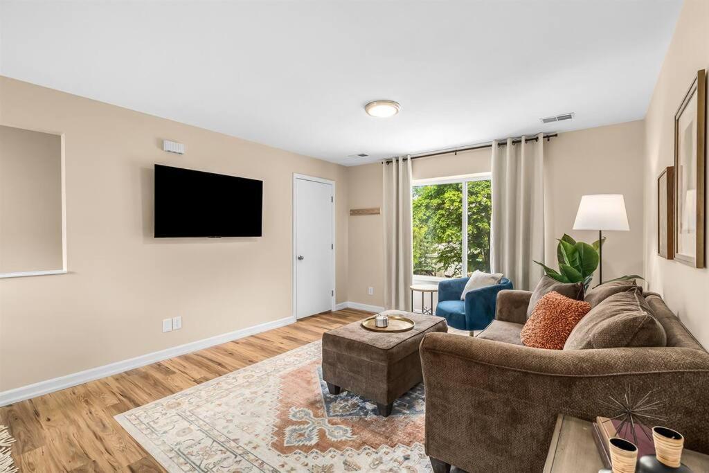 One-Bedroom Apartment photo 2