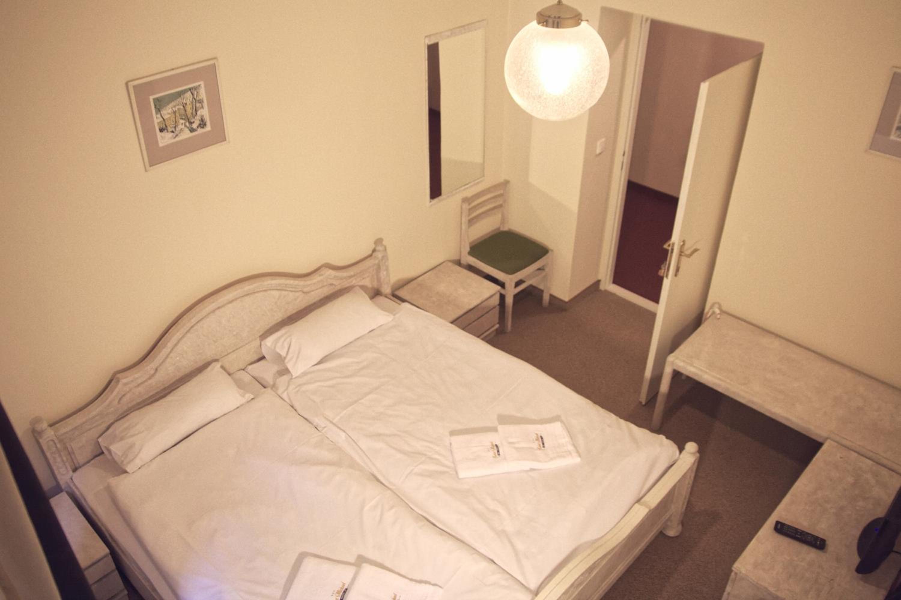 Budget Double Room with Rock View photo 2