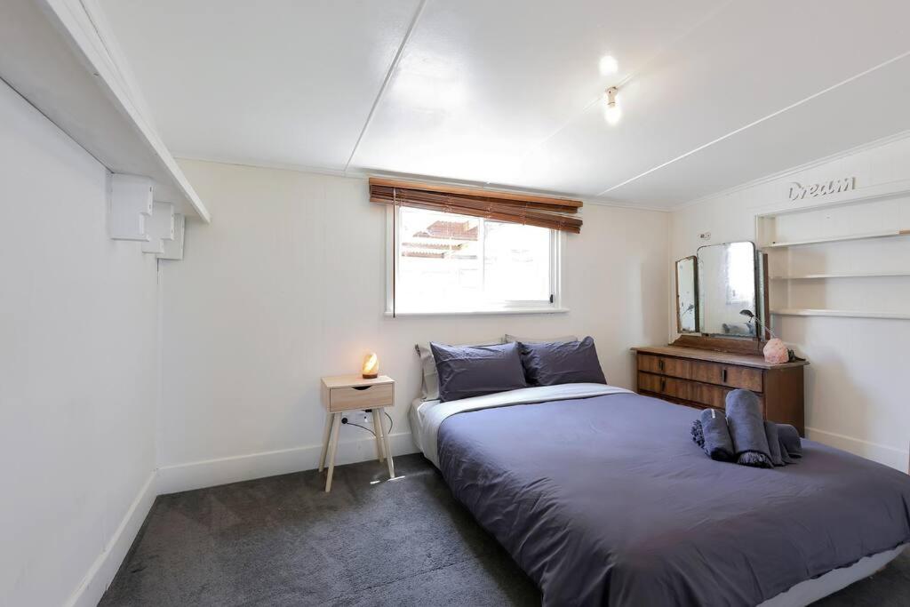 Three-Bedroom House photo 3